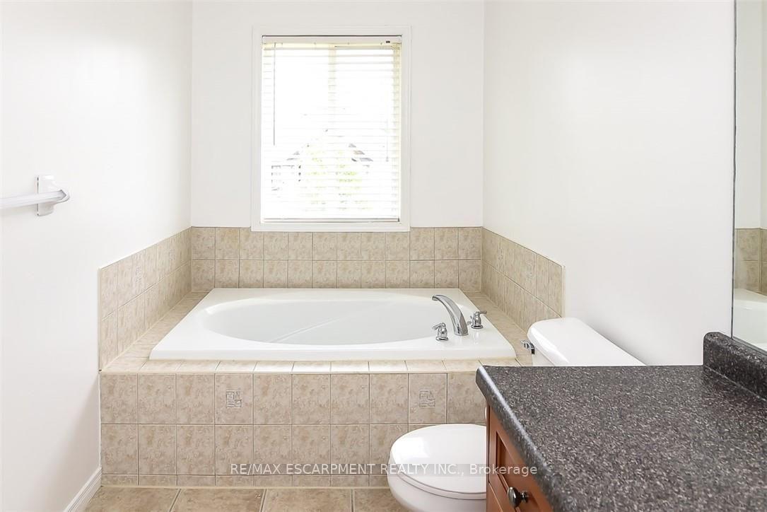 Photo 25 of 37 Cornerstone Drive, Hamilton, Stoney Creek — HOMEH