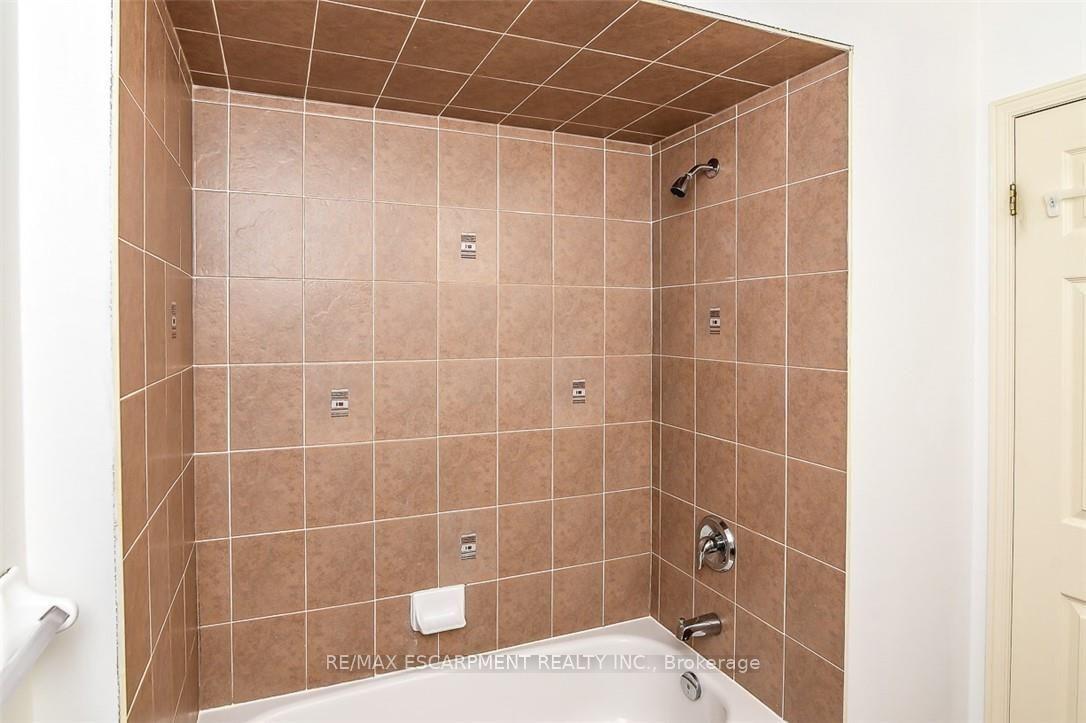 Photo 28 of 37 Cornerstone Drive, Hamilton, Stoney Creek — HOMEH