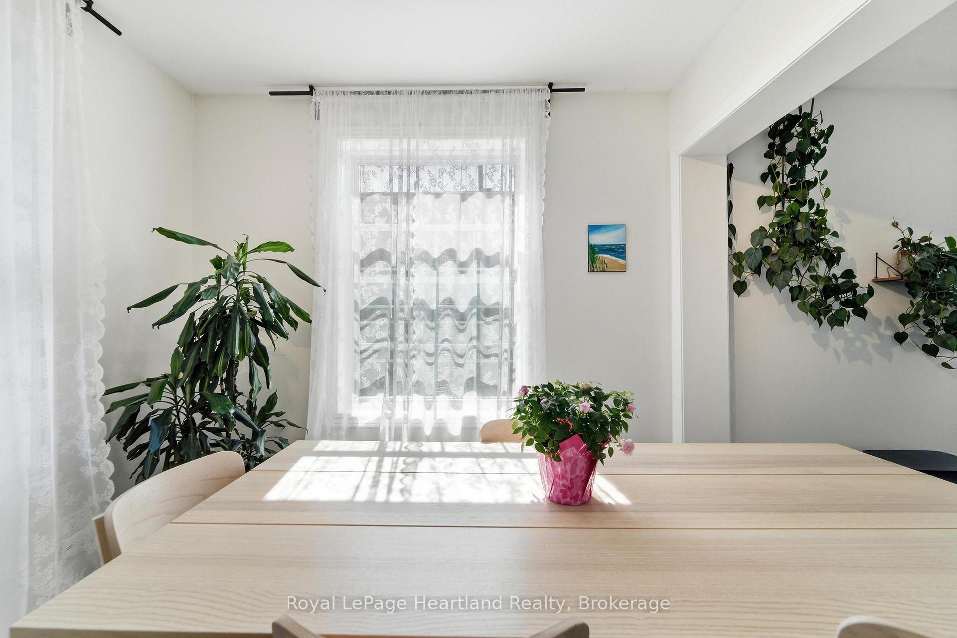 Photo 7 of 770 Scott Street W, North Perth, Listowel — HOMEH