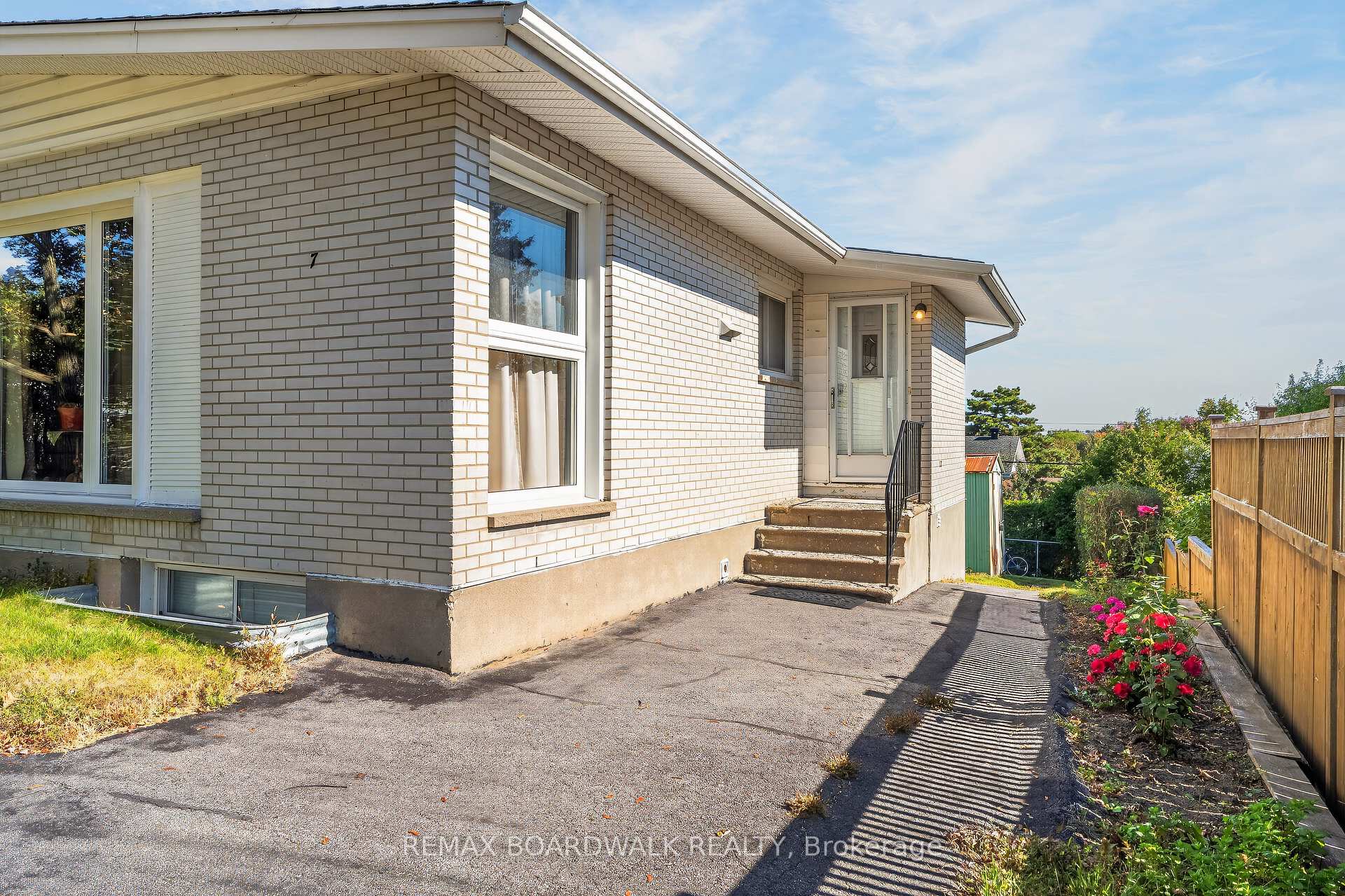 Photo 2 of 7 Charkay Street, Ottawa, Borden Farm/Stewart Farm/Carleton Heights/Parkwood Hills — HOMEH