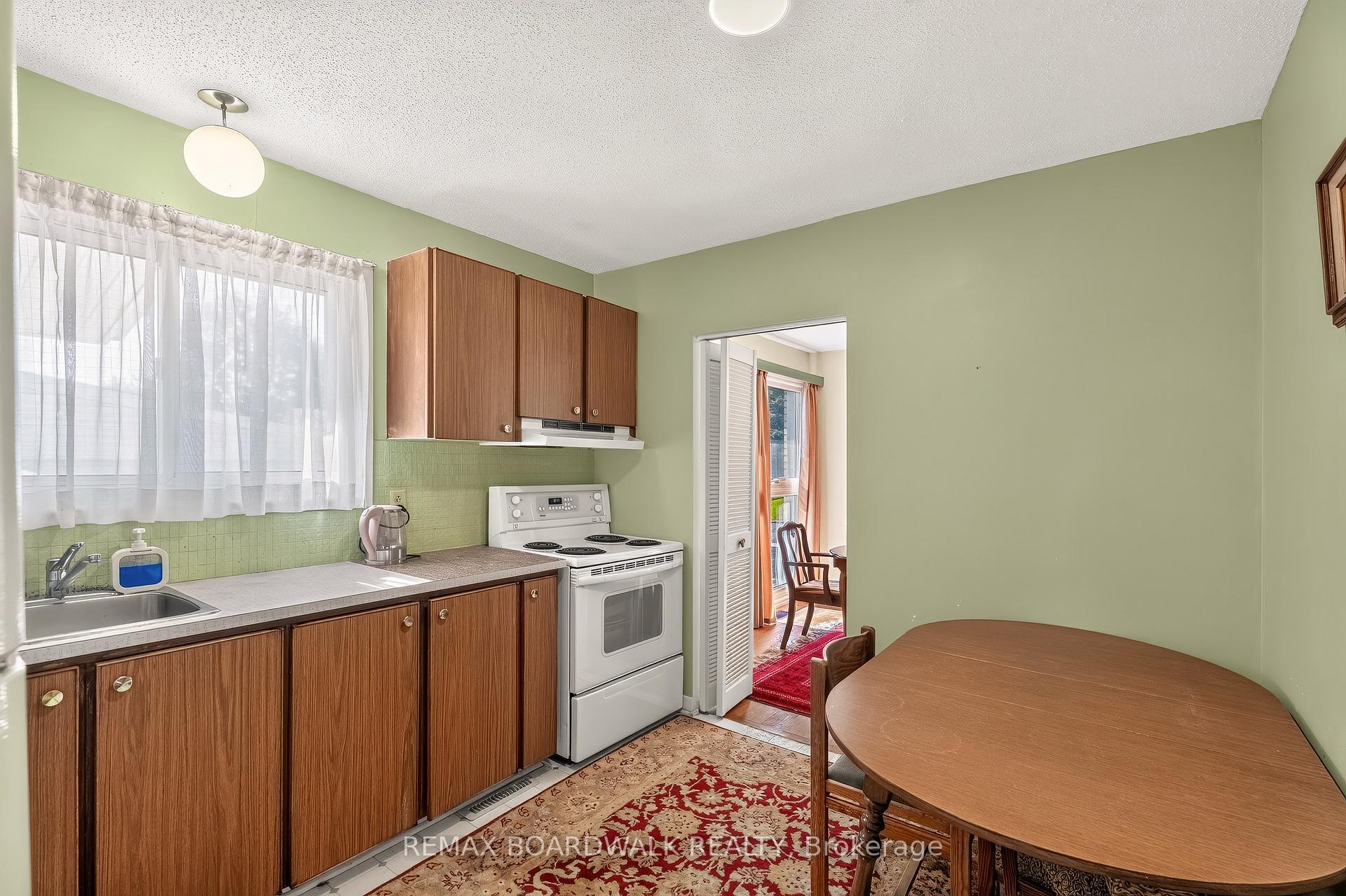 Photo 5 of 7 Charkay Street, Ottawa, Borden Farm/Stewart Farm/Carleton Heights/Parkwood Hills — HOMEH