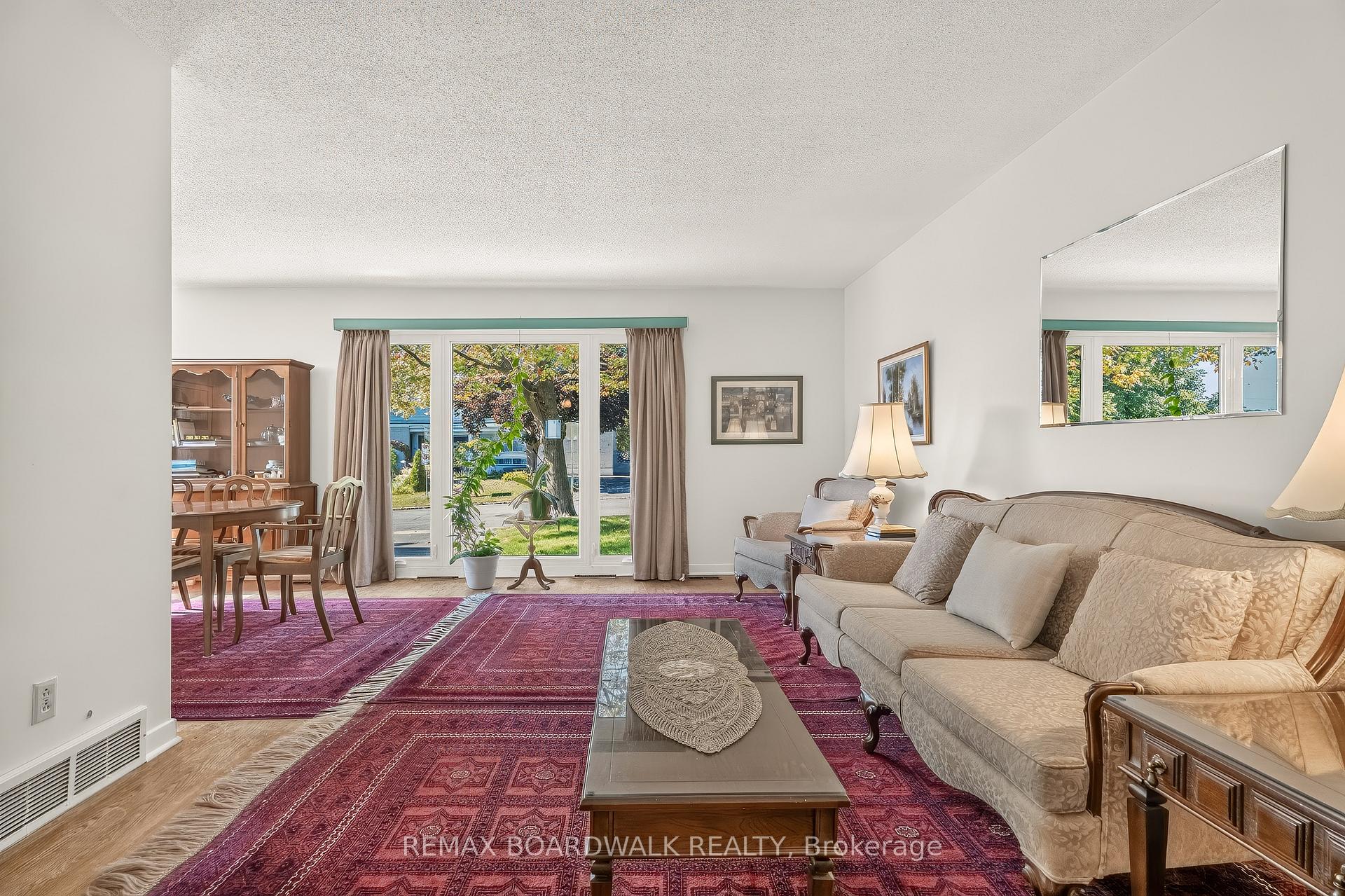 Photo 10 of 7 Charkay Street, Ottawa, Borden Farm/Stewart Farm/Carleton Heights/Parkwood Hills — HOMEH
