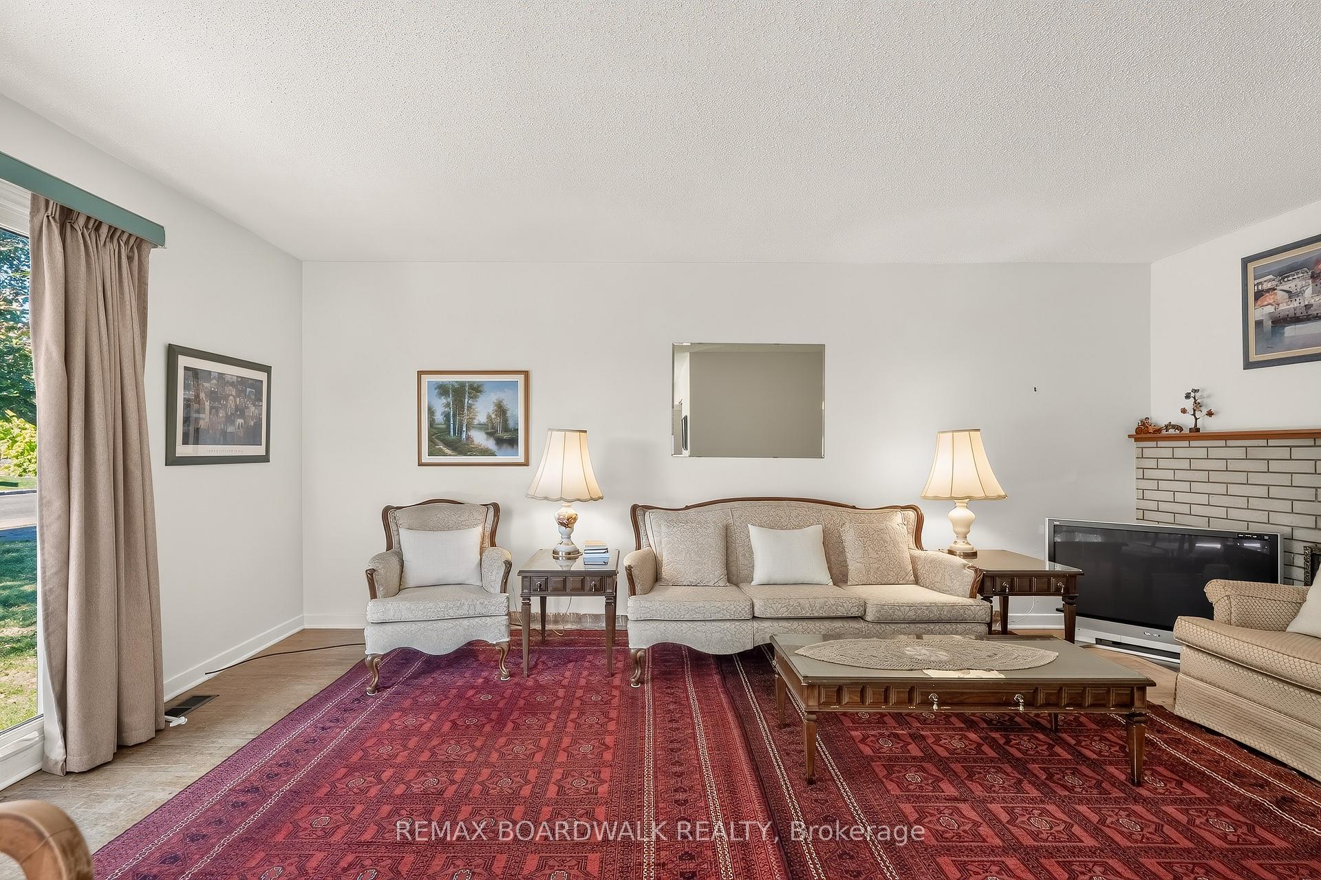 Photo 12 of 7 Charkay Street, Ottawa, Borden Farm/Stewart Farm/Carleton Heights/Parkwood Hills — HOMEH