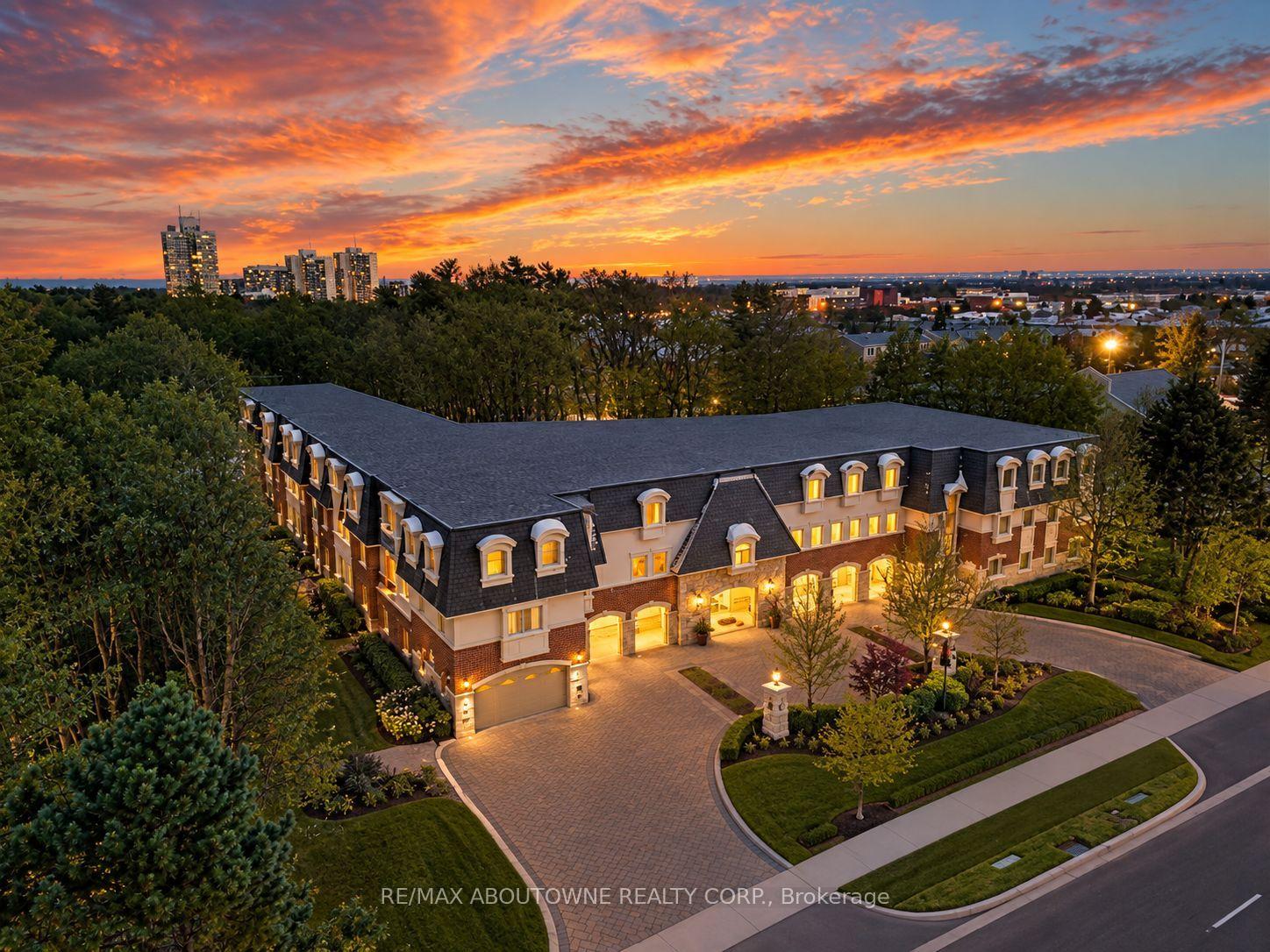 Photo 2 of Unit 301, 390 Upper Middle Road, Oakville, Falgarwood — HOMEH