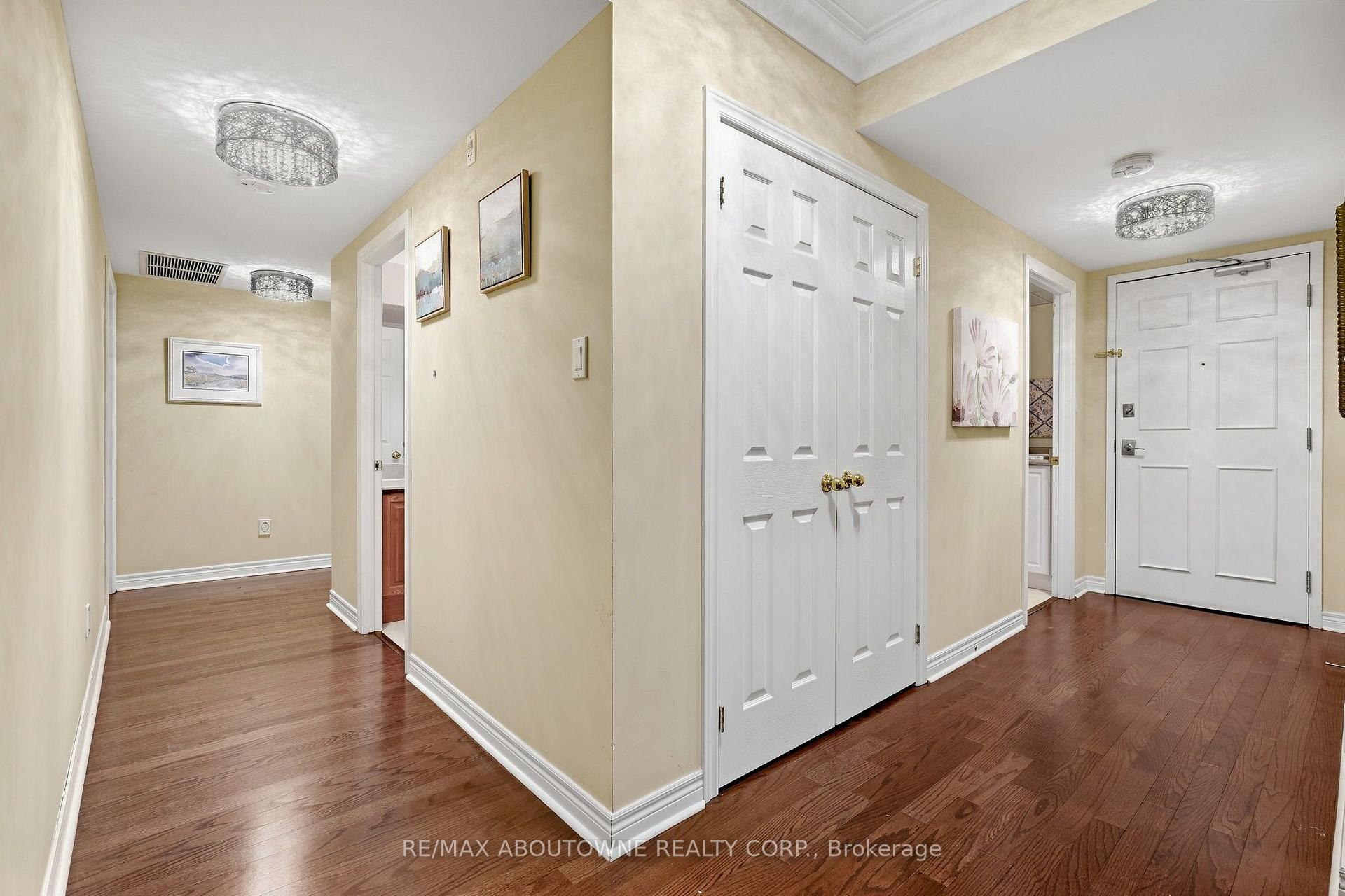 Photo 5 of Unit 301, 390 Upper Middle Road, Oakville, Falgarwood — HOMEH