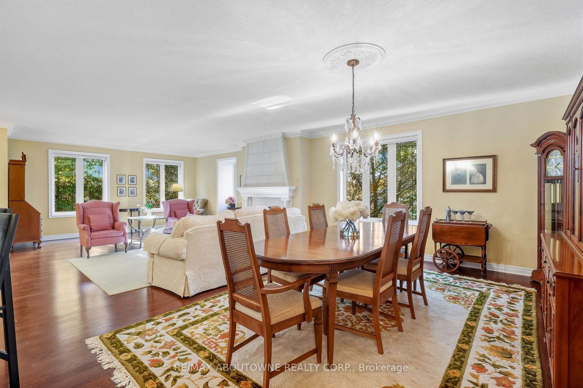 Photo 6 of Unit 301, 390 Upper Middle Road, Oakville, Falgarwood — HOMEH