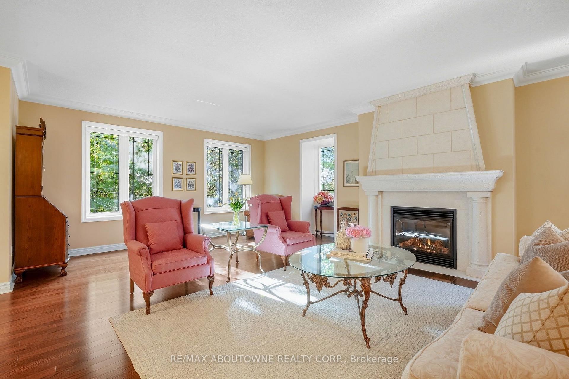 Photo 9 of Unit 301, 390 Upper Middle Road, Oakville, Falgarwood — HOMEH