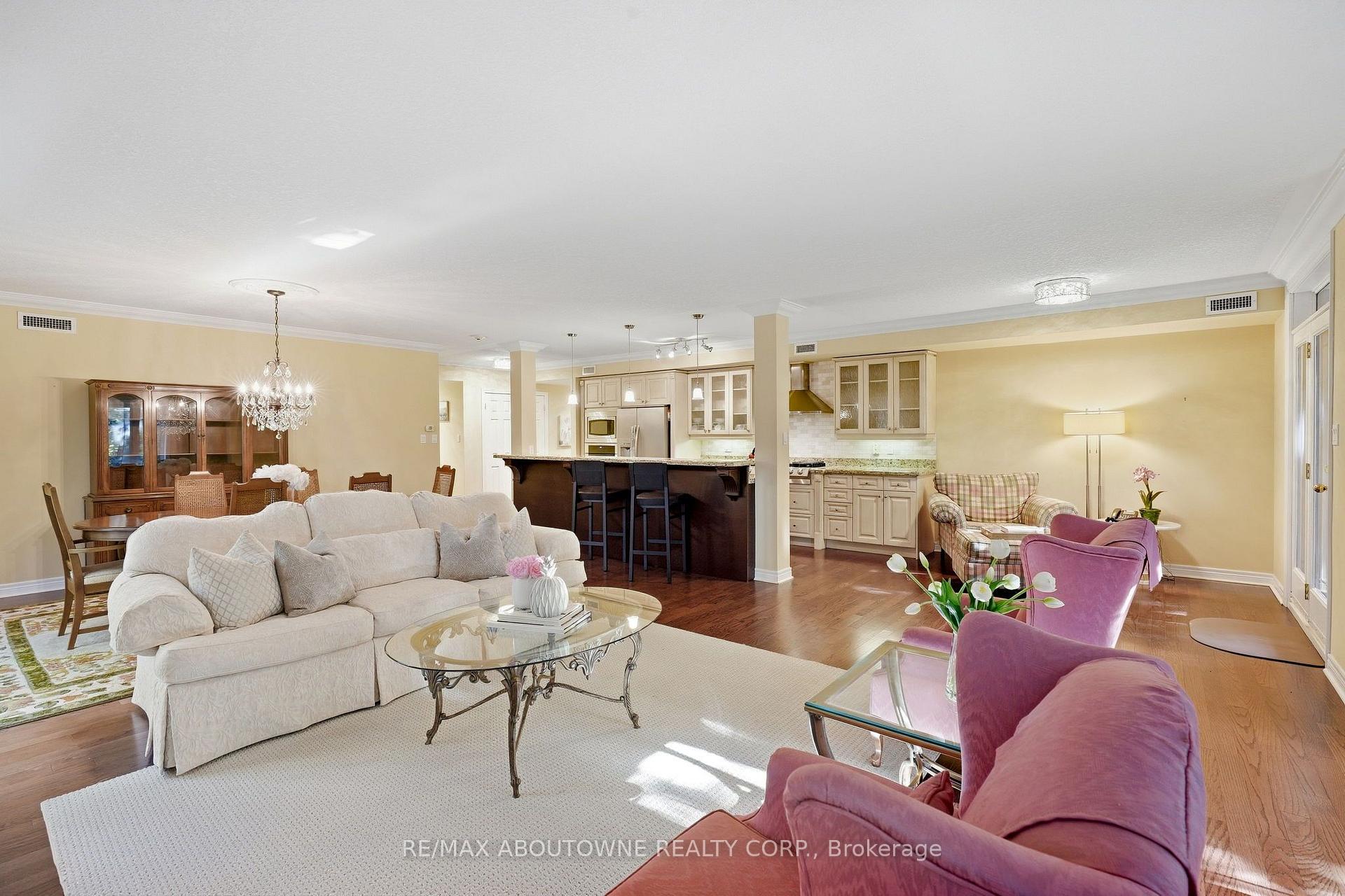 Photo 14 of Unit 301, 390 Upper Middle Road, Oakville, Falgarwood — HOMEH