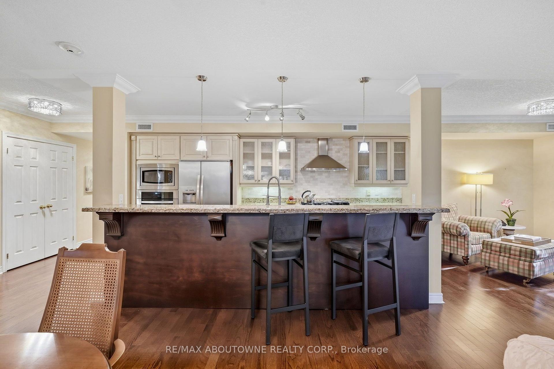 Photo 15 of Unit 301, 390 Upper Middle Road, Oakville, Falgarwood — HOMEH