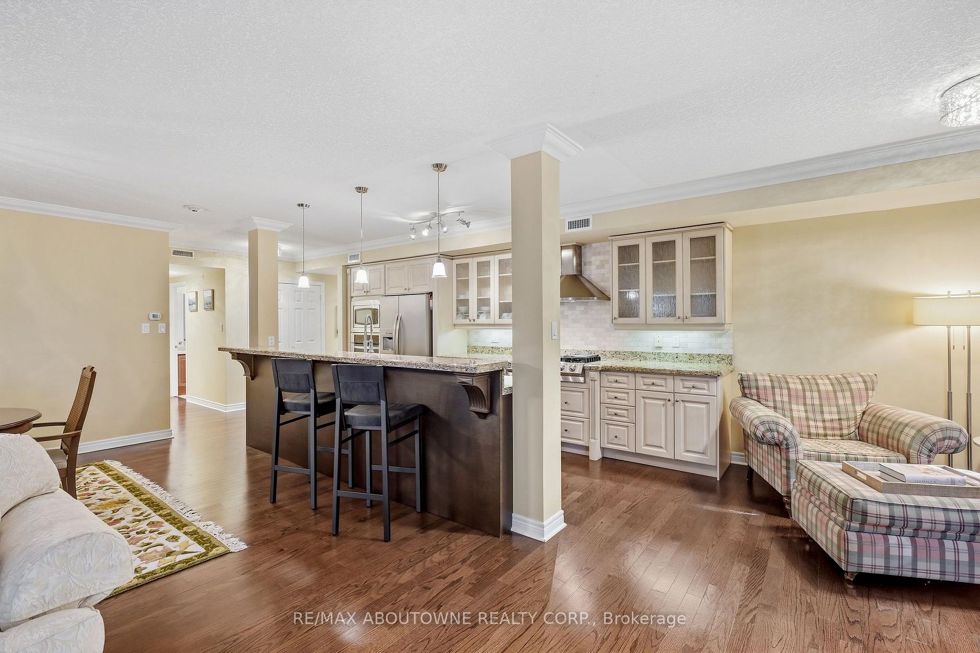 Photo 17 of Unit 301, 390 Upper Middle Road, Oakville, Falgarwood — HOMEH