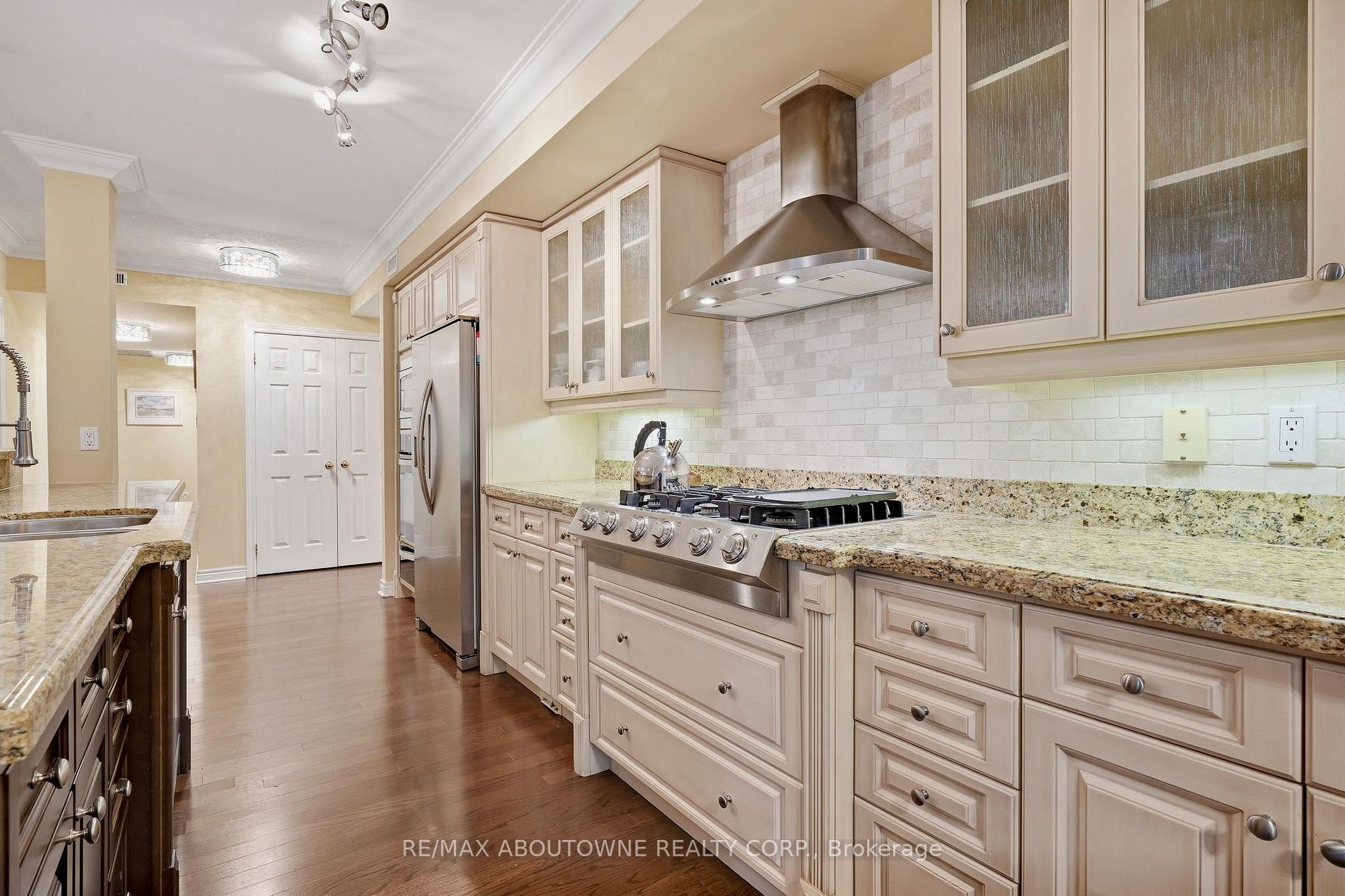 Photo 18 of Unit 301, 390 Upper Middle Road, Oakville, Falgarwood — HOMEH