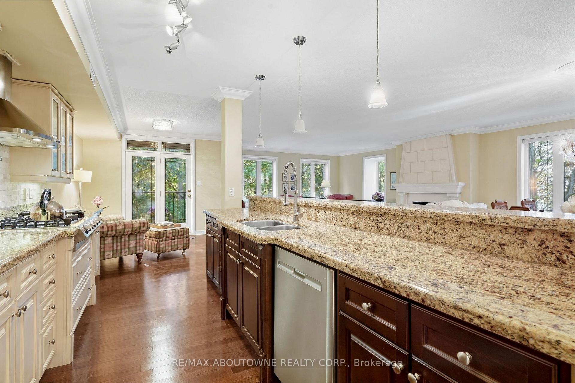 Photo 19 of Unit 301, 390 Upper Middle Road, Oakville, Falgarwood — HOMEH