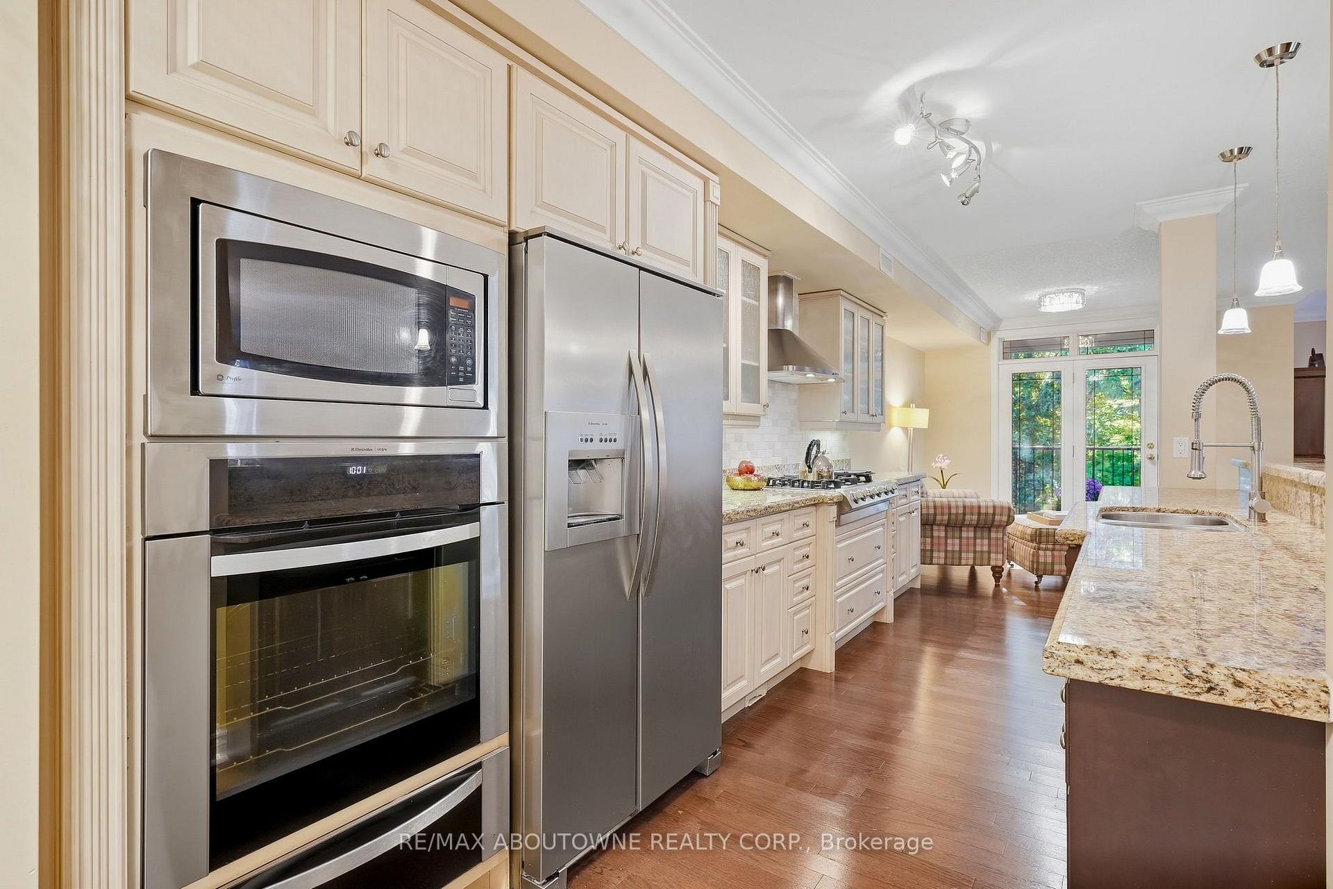 Photo 20 of Unit 301, 390 Upper Middle Road, Oakville, Falgarwood — HOMEH