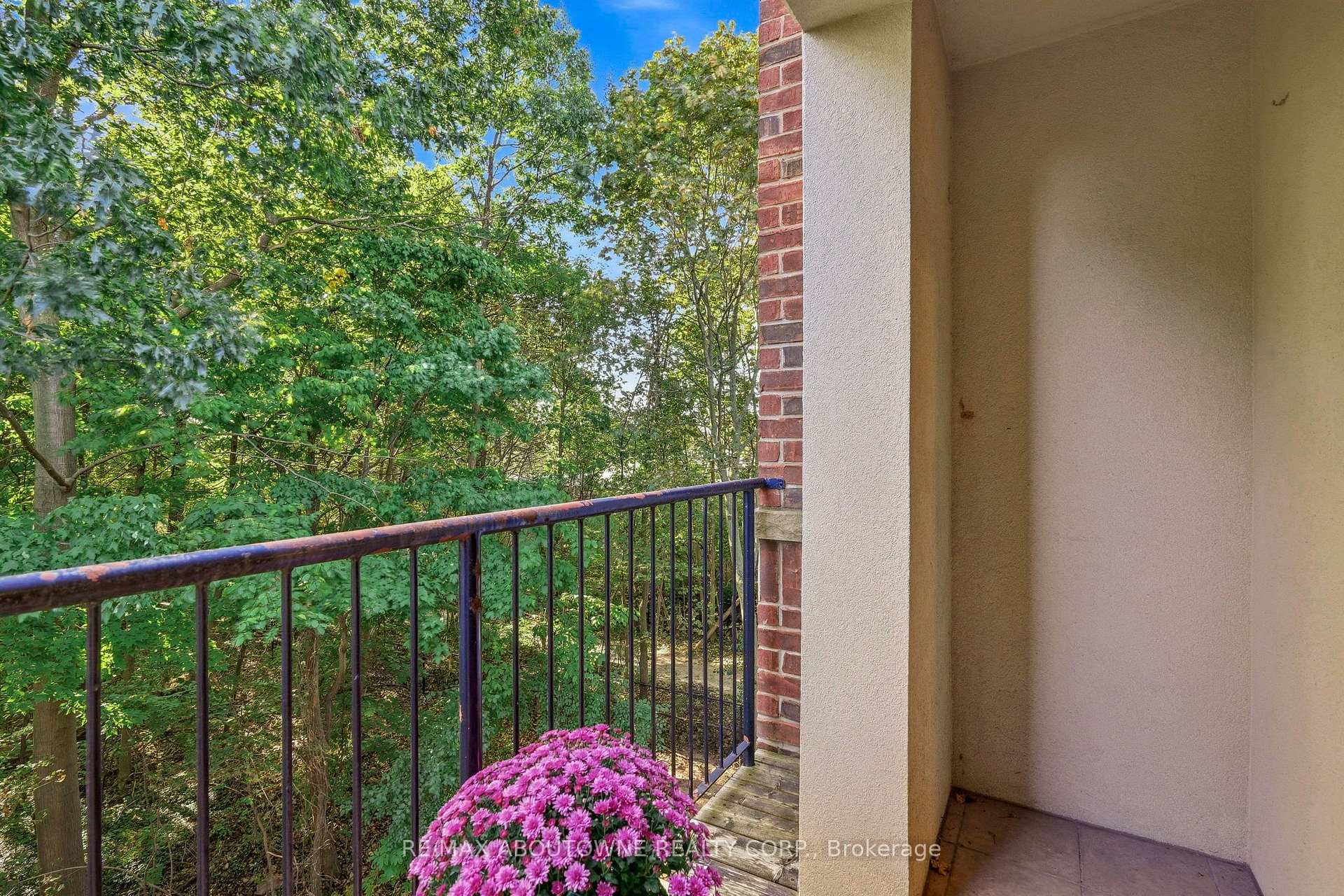 Photo 23 of Unit 301, 390 Upper Middle Road, Oakville, Falgarwood — HOMEH