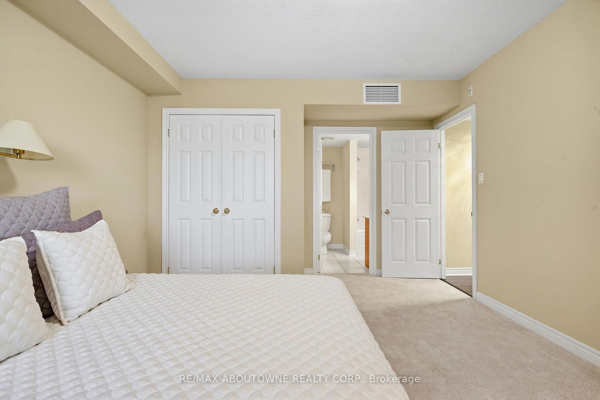 Photo 24 of Unit 301, 390 Upper Middle Road, Oakville, Falgarwood — HOMEH
