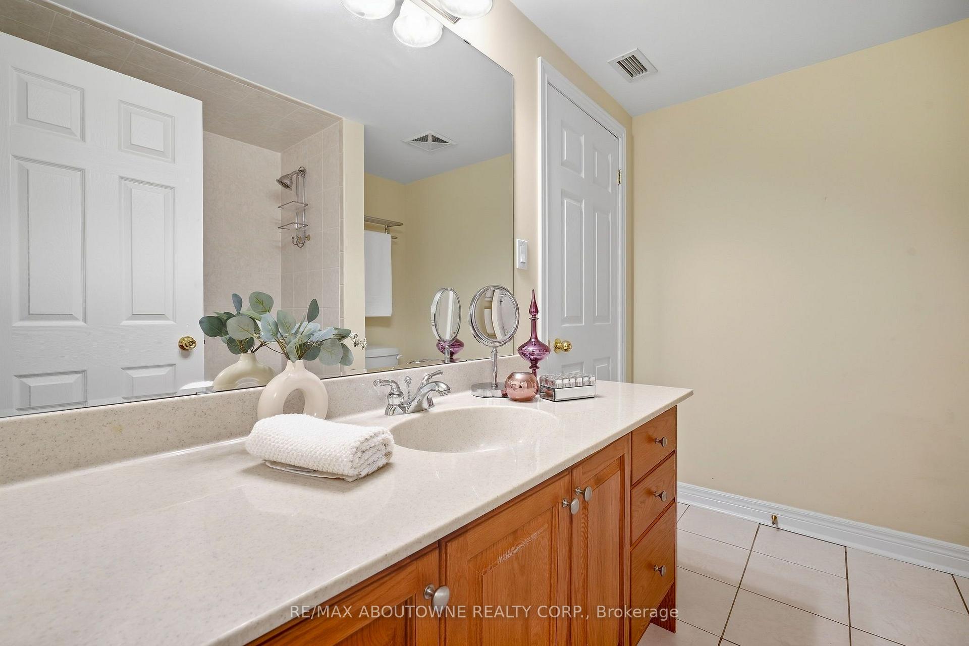 Photo 25 of Unit 301, 390 Upper Middle Road, Oakville, Falgarwood — HOMEH