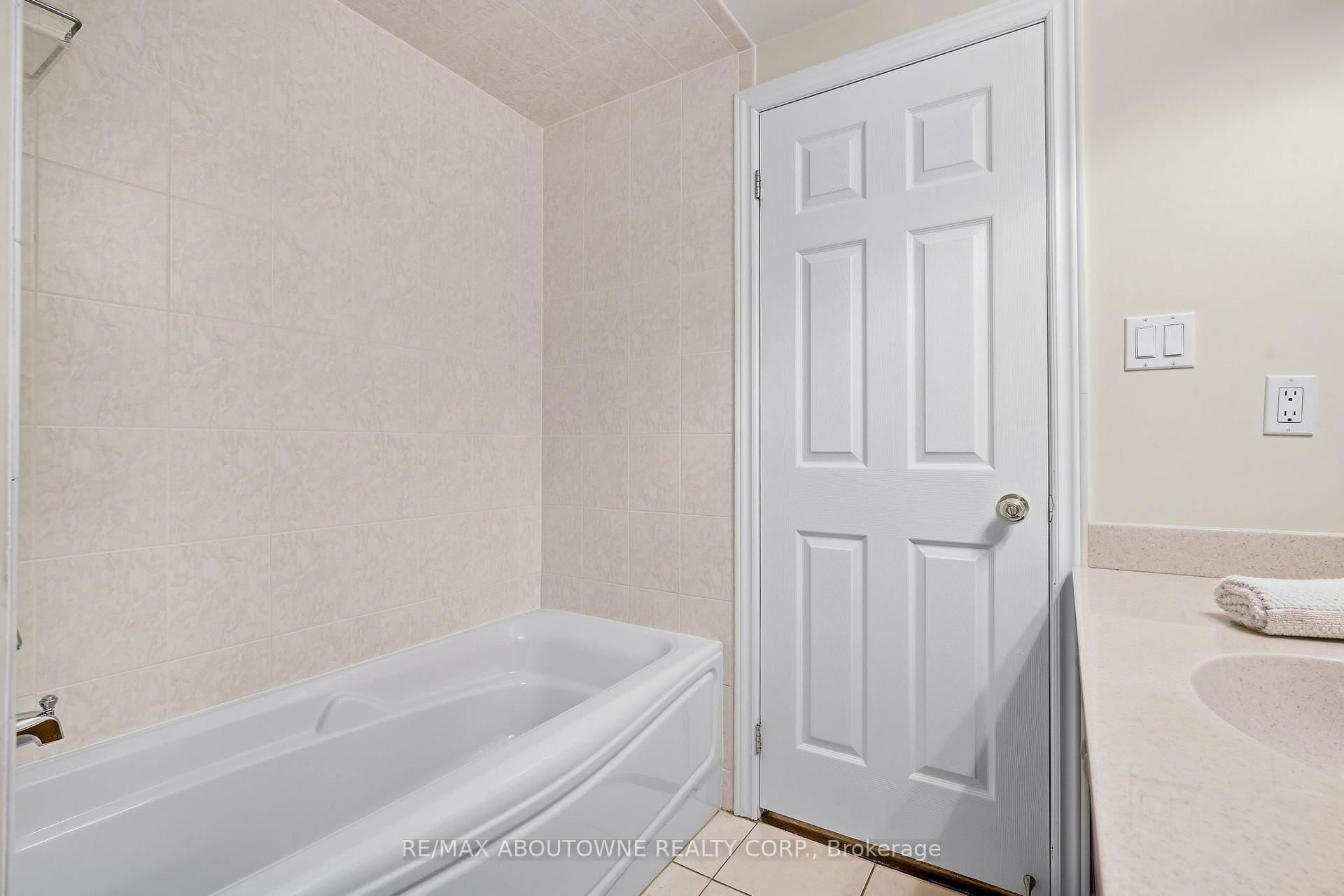 Photo 26 of Unit 301, 390 Upper Middle Road, Oakville, Falgarwood — HOMEH