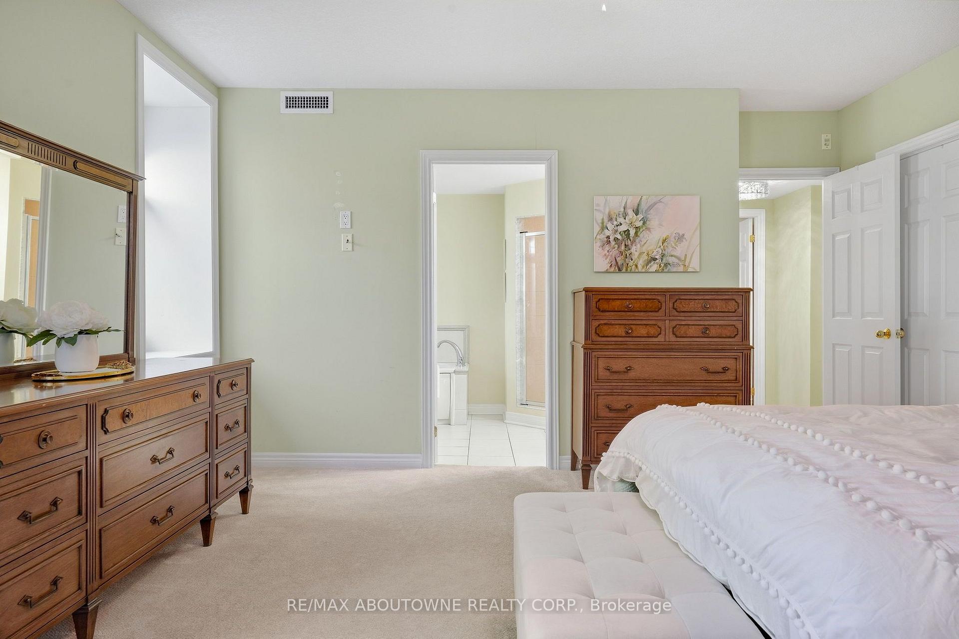 Photo 29 of Unit 301, 390 Upper Middle Road, Oakville, Falgarwood — HOMEH
