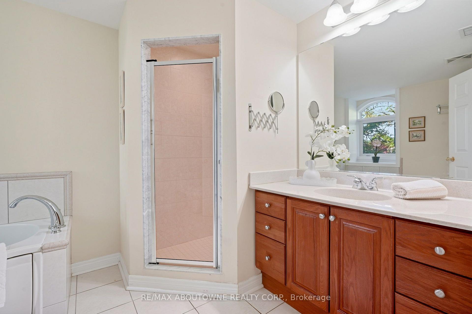 Photo 30 of Unit 301, 390 Upper Middle Road, Oakville, Falgarwood — HOMEH
