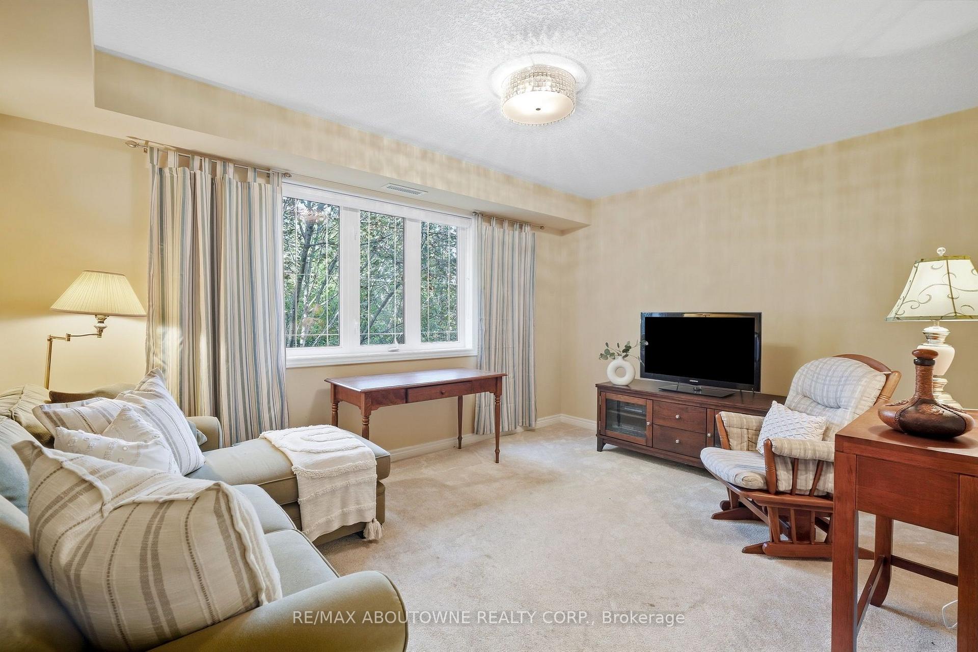 Photo 33 of Unit 301, 390 Upper Middle Road, Oakville, Falgarwood — HOMEH