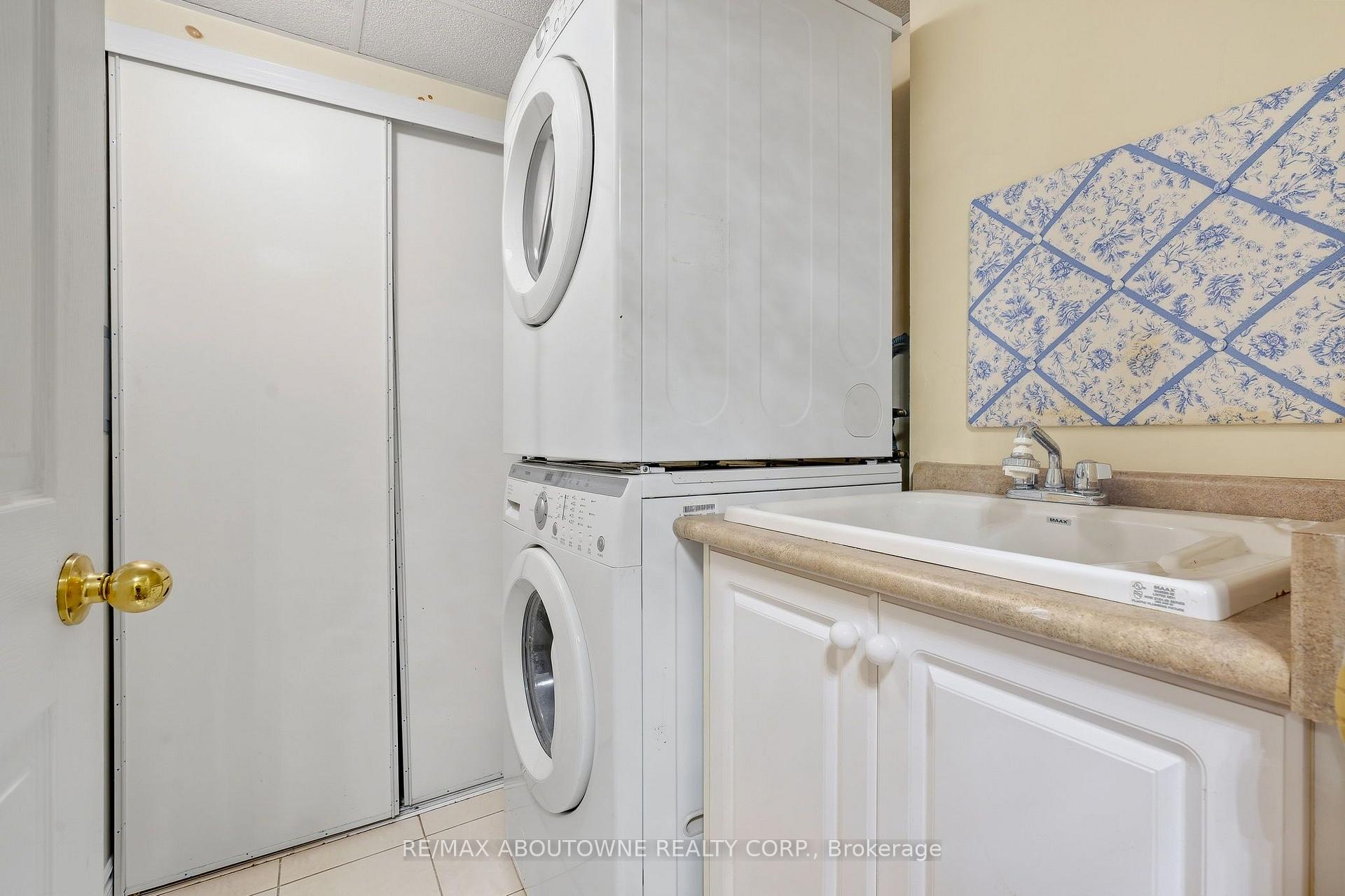 Photo 35 of Unit 301, 390 Upper Middle Road, Oakville, Falgarwood — HOMEH