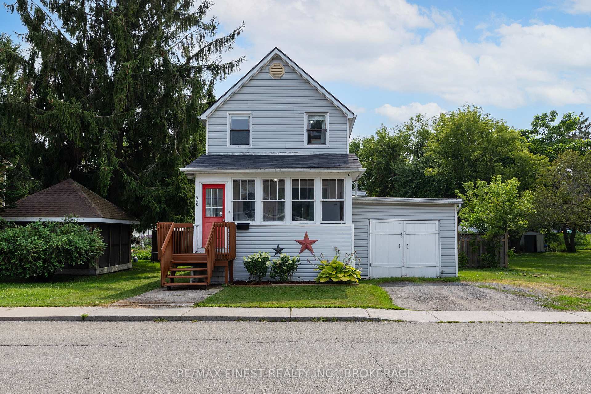 Photo 3 of 348 Charles Street N, Gananoque, Gananoque — HOMEH