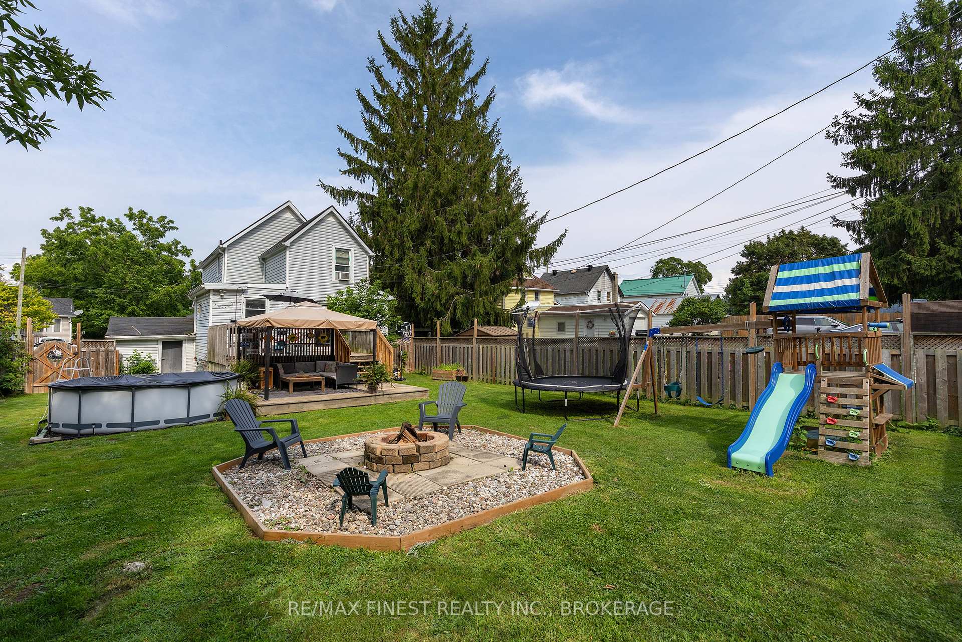 Photo 5 of 348 Charles Street N, Gananoque, Gananoque — HOMEH