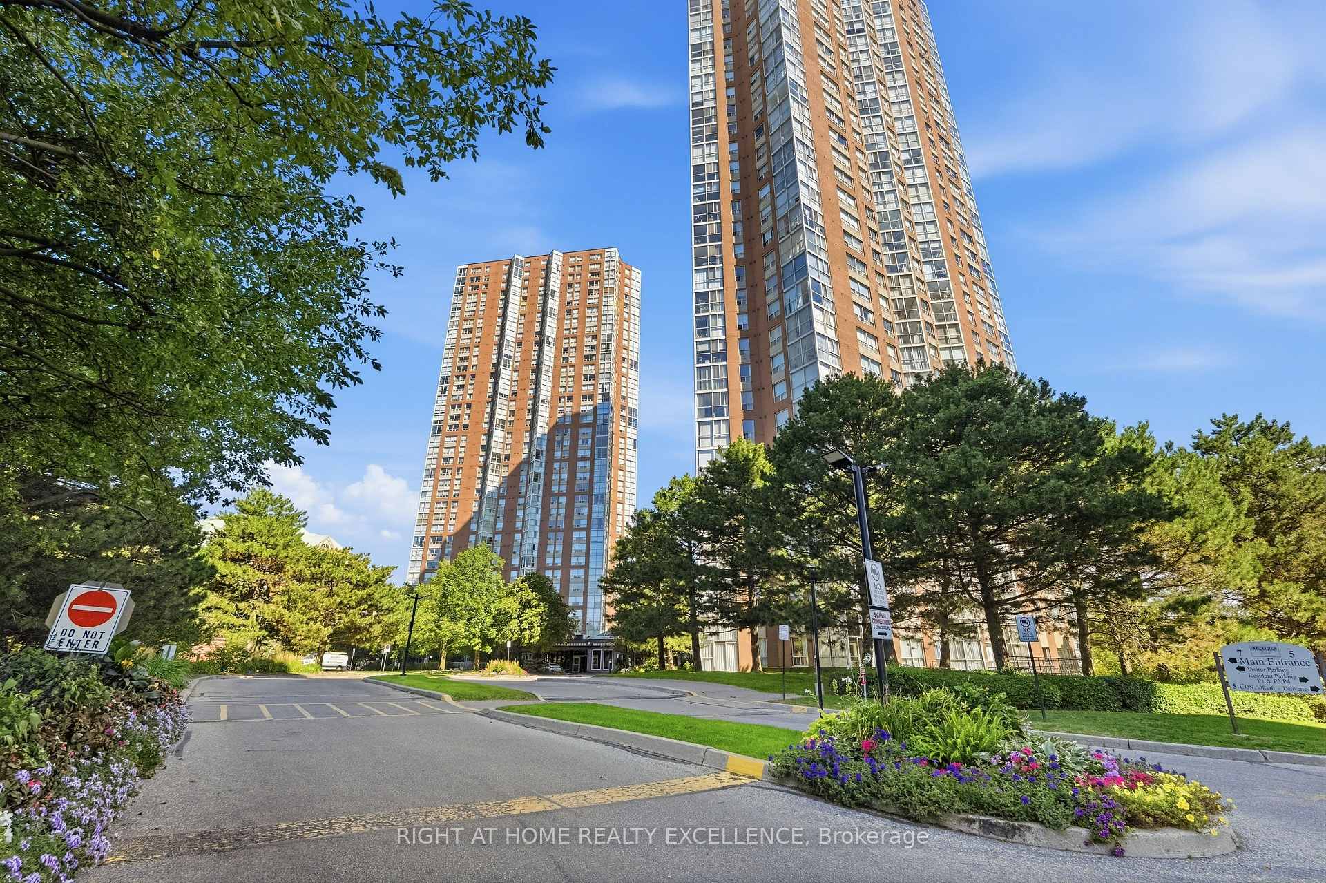 Photo 3 of Unit 3703, 7 Concorde Place, North York, Banbury-Don Mills — HOMEH