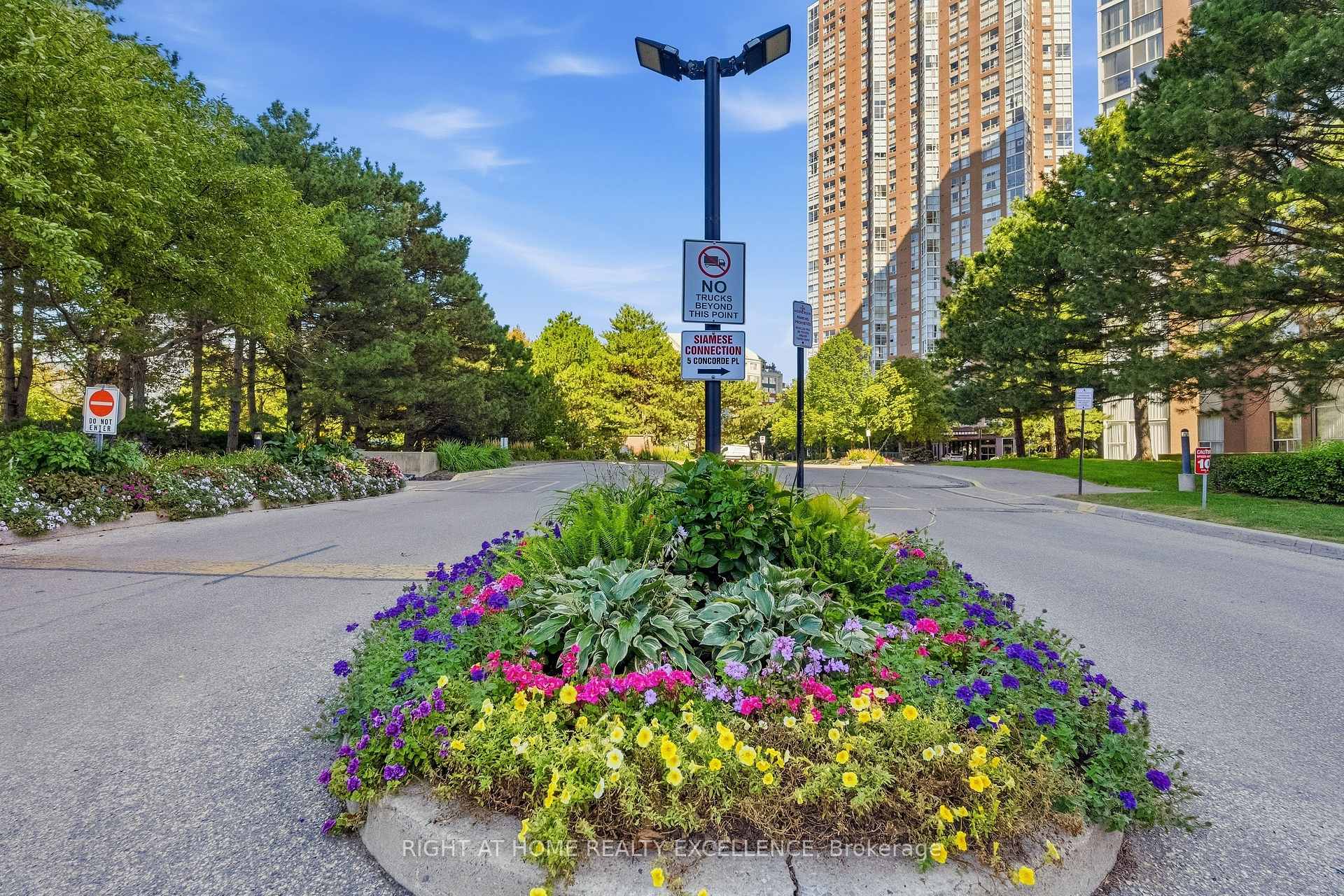 Photo 4 of Unit 3703, 7 Concorde Place, North York, Banbury-Don Mills — HOMEH