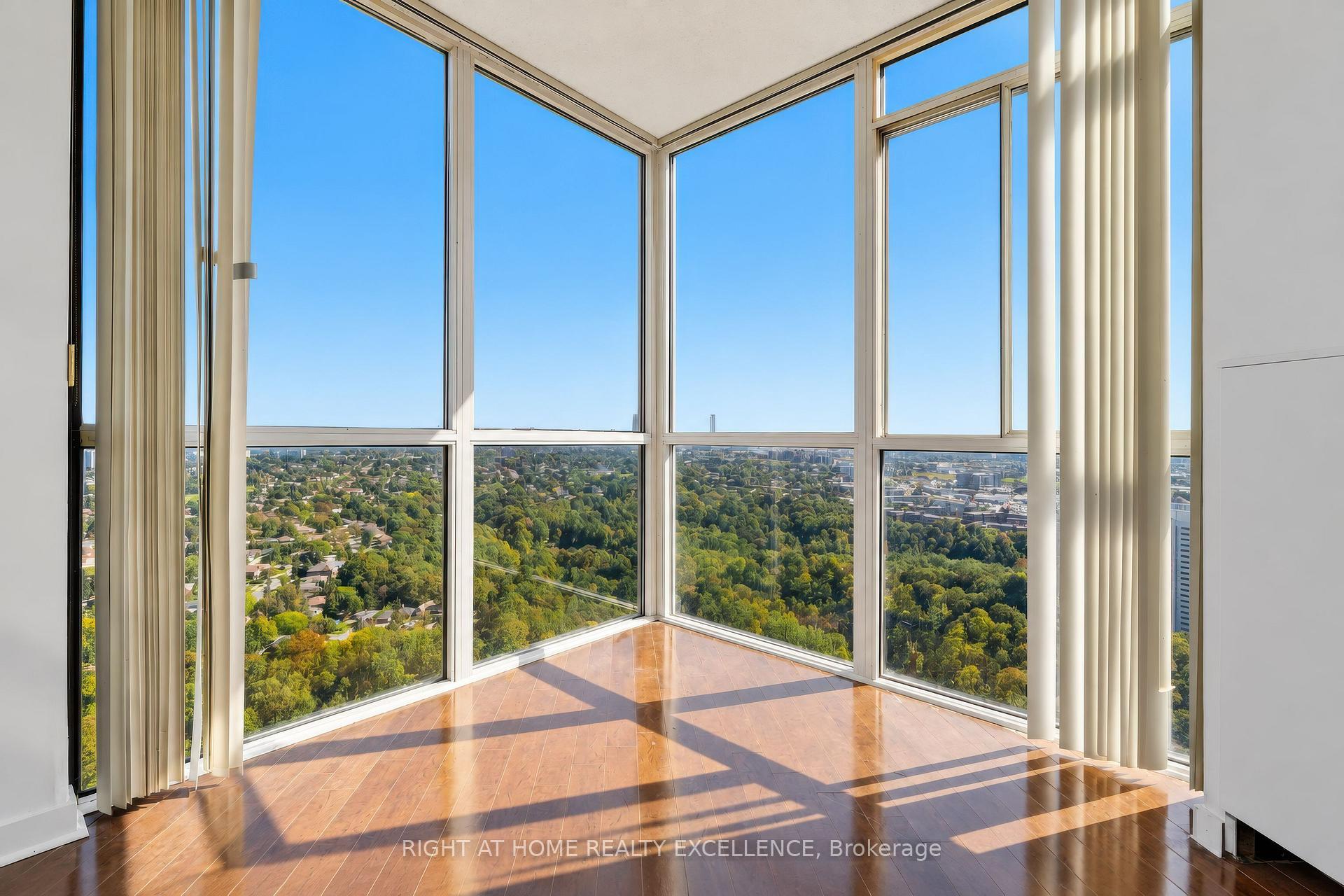 Photo 10 of Unit 3703, 7 Concorde Place, North York, Banbury-Don Mills — HOMEH