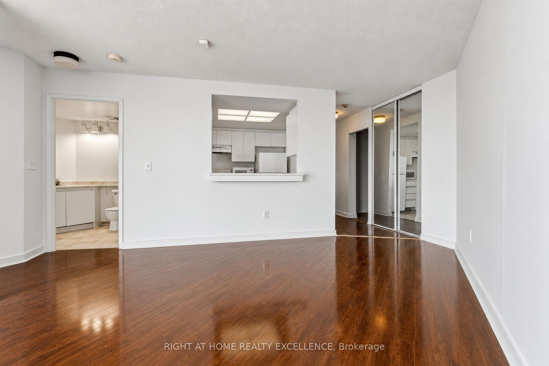 Photo 12 of Unit 3703, 7 Concorde Place, North York, Banbury-Don Mills — HOMEH