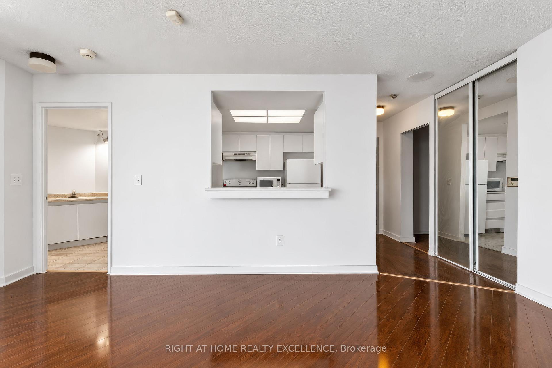 Photo 13 of Unit 3703, 7 Concorde Place, North York, Banbury-Don Mills — HOMEH