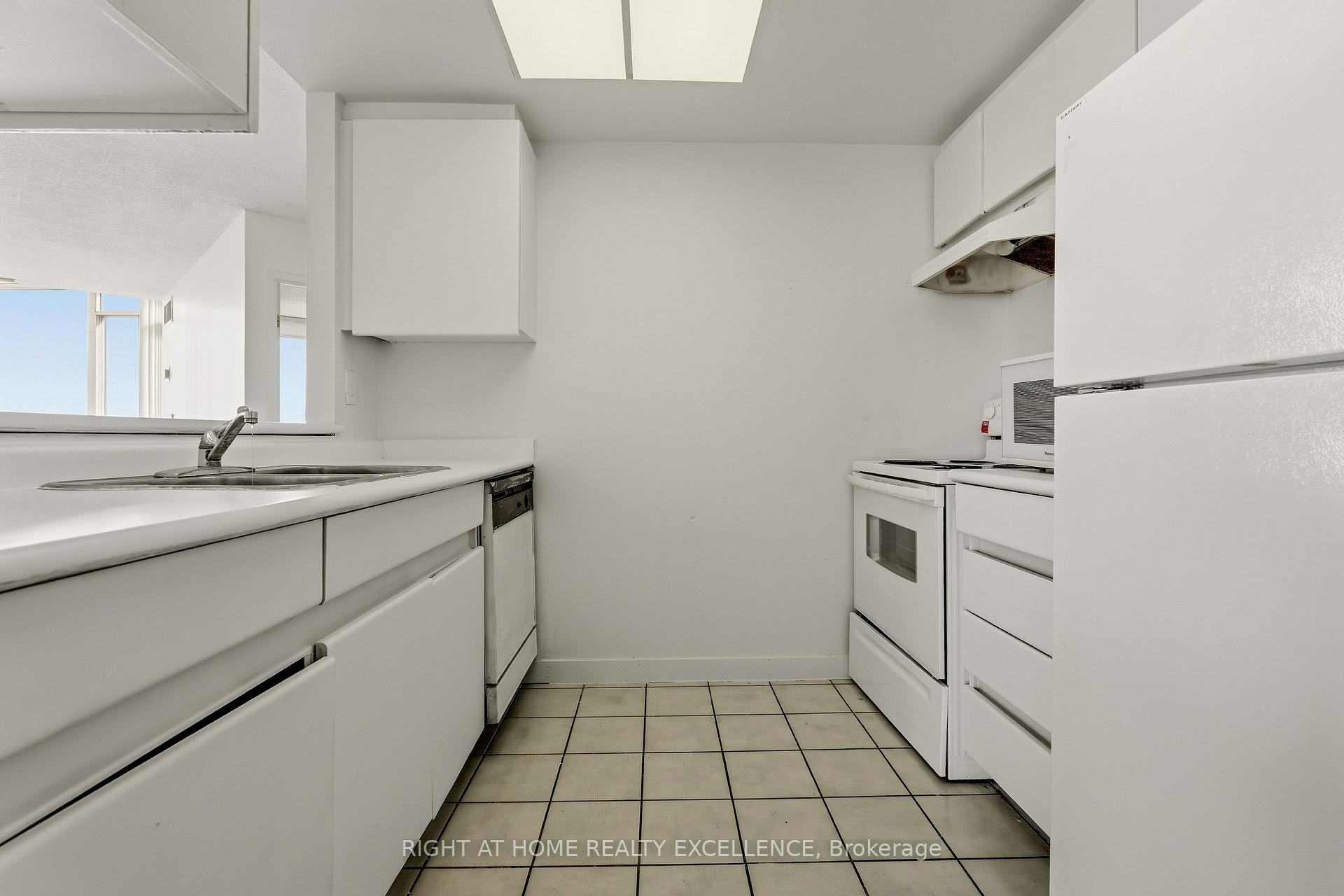 Photo 14 of Unit 3703, 7 Concorde Place, North York, Banbury-Don Mills — HOMEH