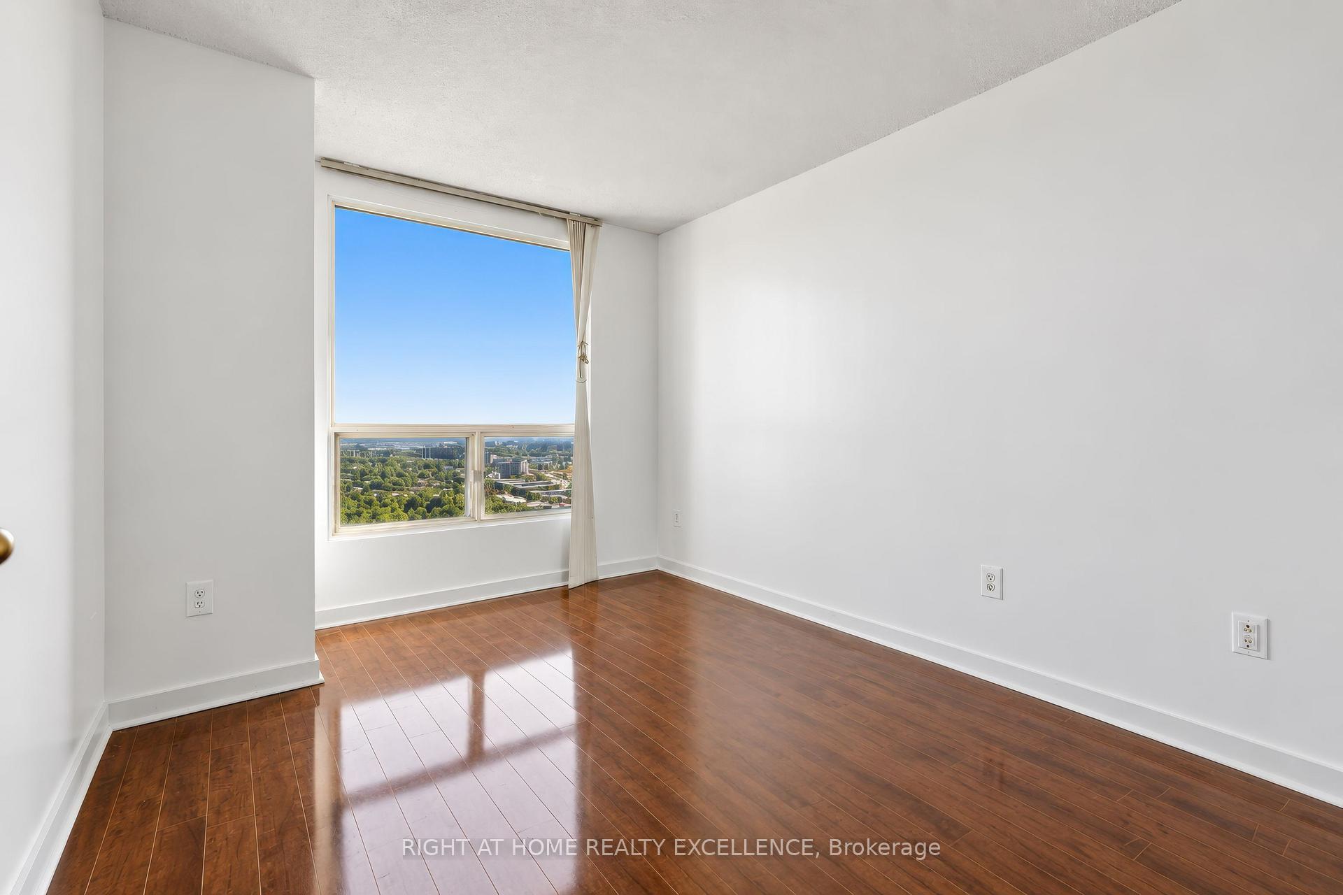Photo 15 of Unit 3703, 7 Concorde Place, North York, Banbury-Don Mills — HOMEH