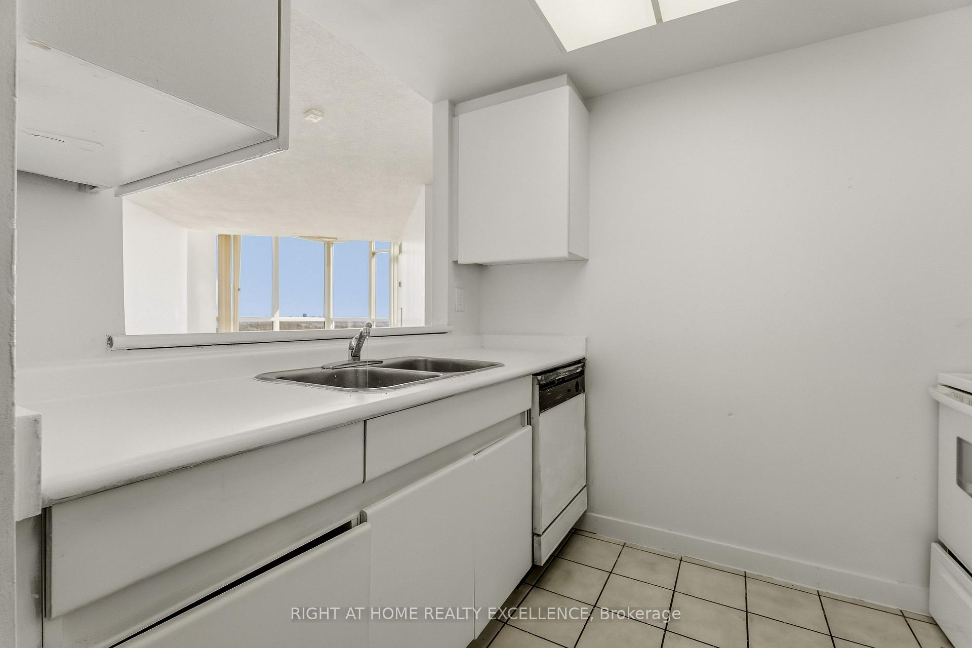 Photo 16 of Unit 3703, 7 Concorde Place, North York, Banbury-Don Mills — HOMEH