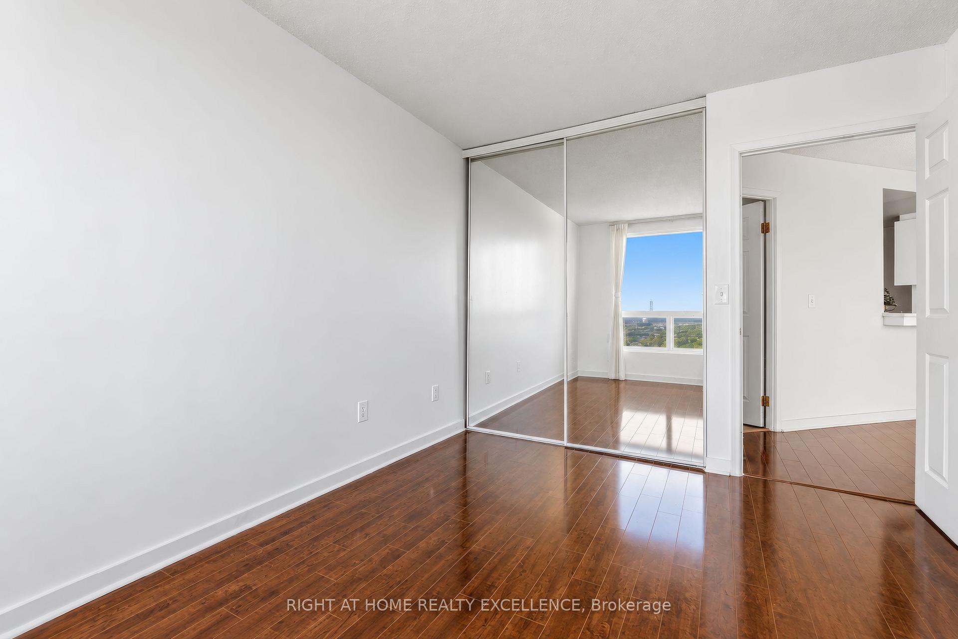 Photo 17 of Unit 3703, 7 Concorde Place, North York, Banbury-Don Mills — HOMEH