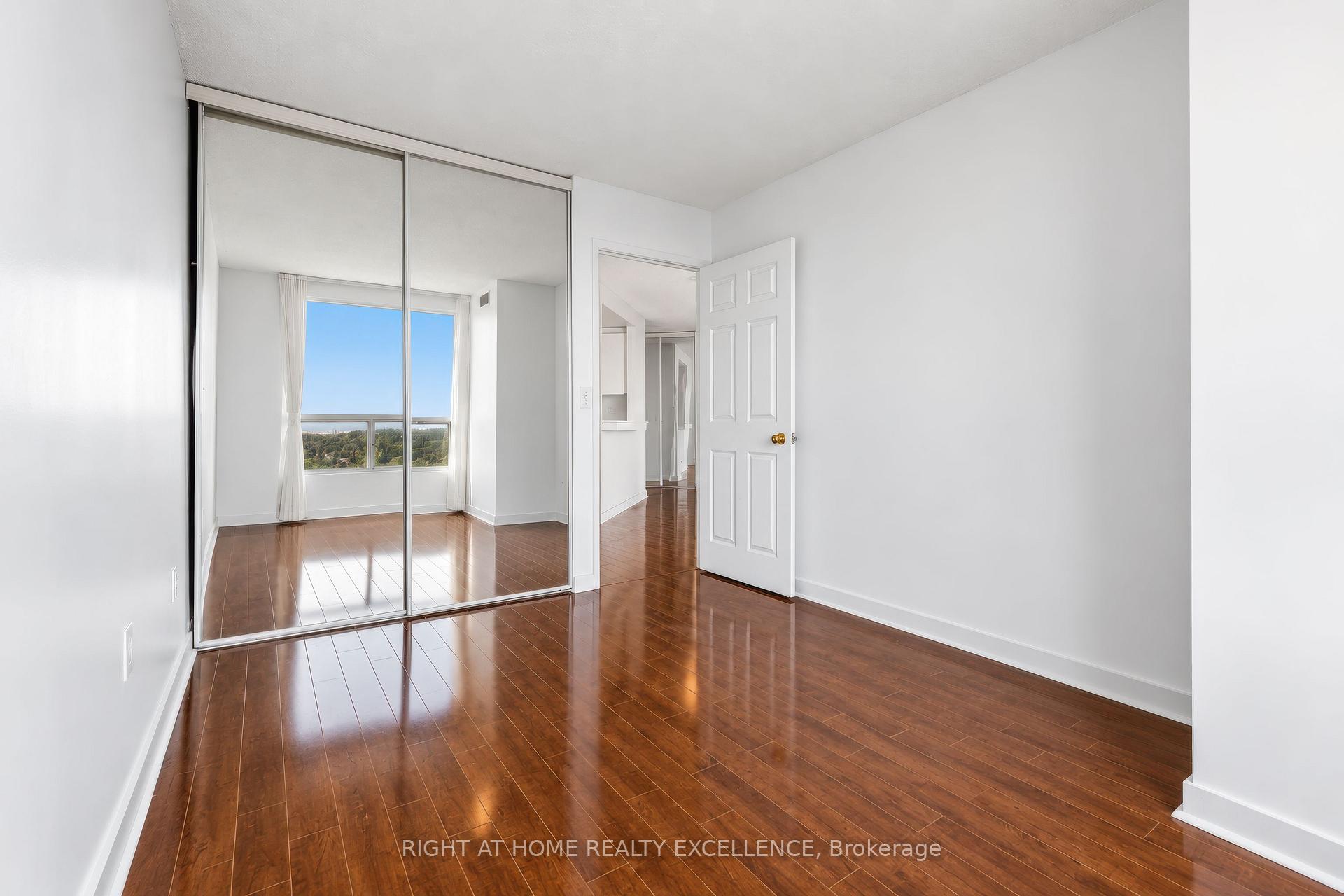 Photo 19 of Unit 3703, 7 Concorde Place, North York, Banbury-Don Mills — HOMEH