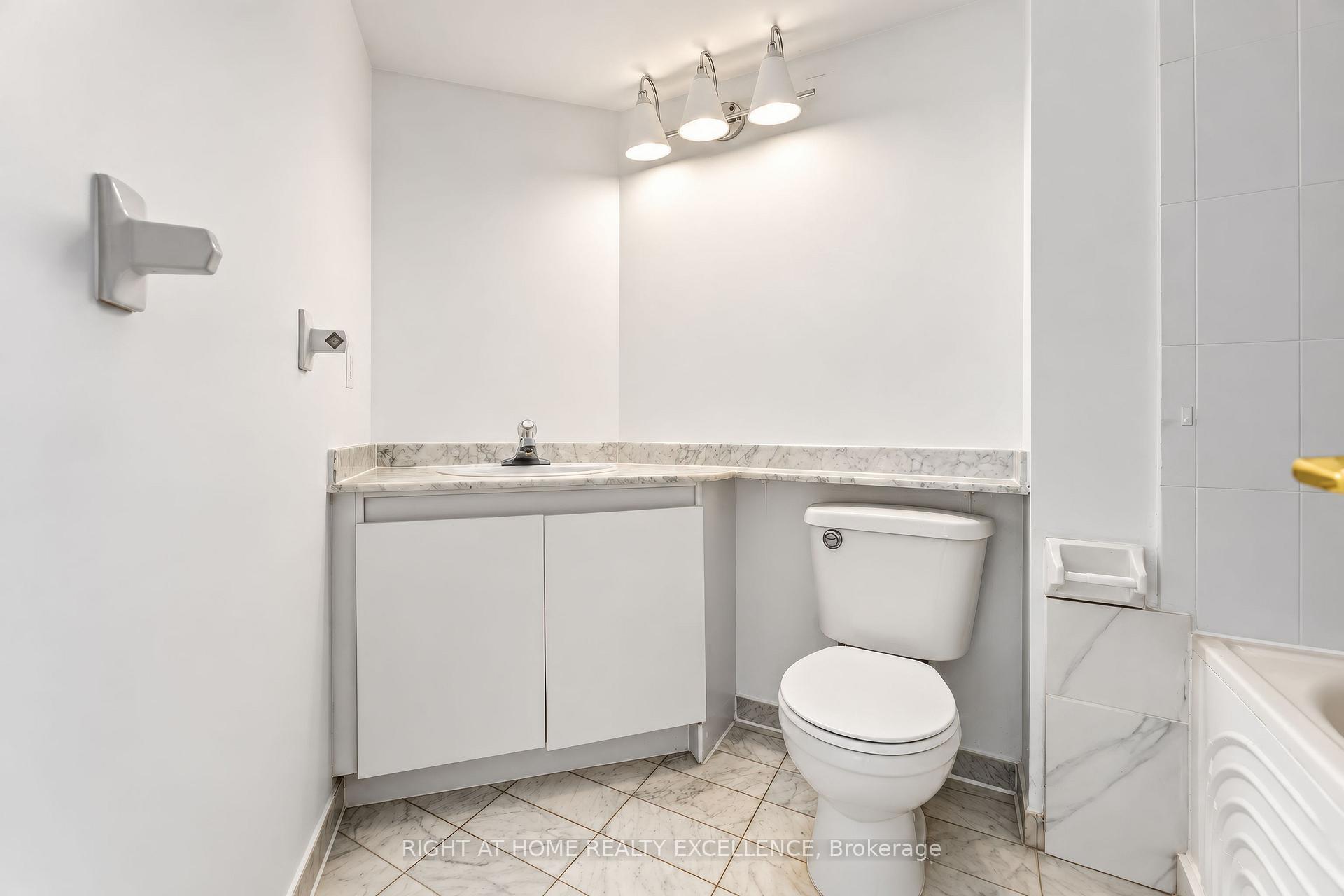 Photo 20 of Unit 3703, 7 Concorde Place, North York, Banbury-Don Mills — HOMEH