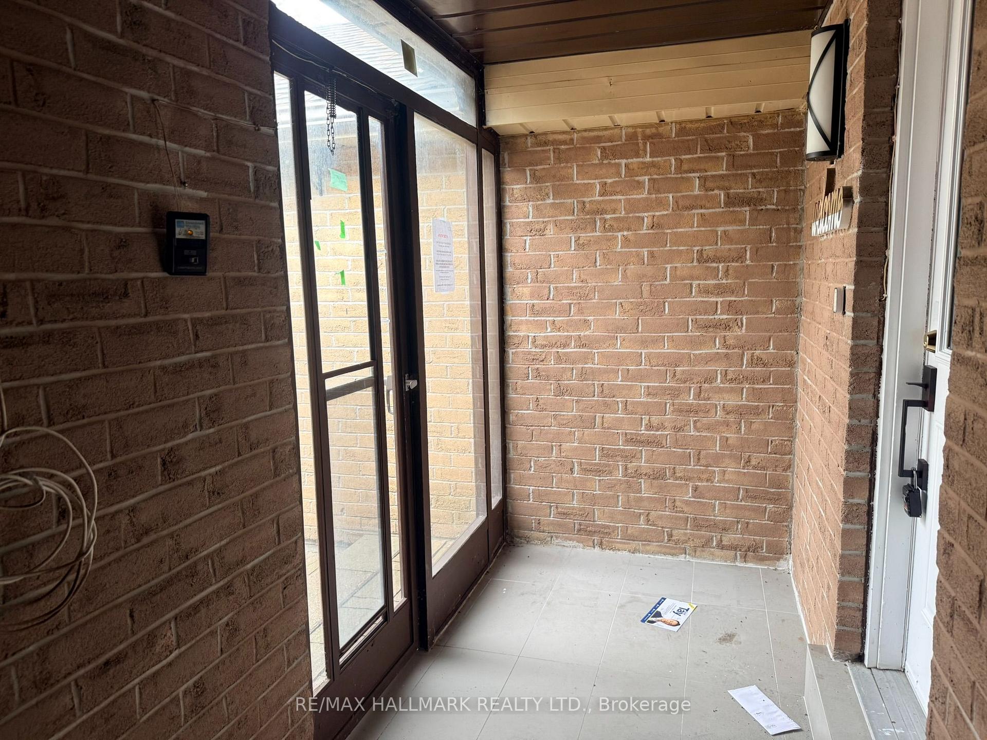 Photo 3 of 17 Old Wellington Street, Markham, Bullock — HOMEH