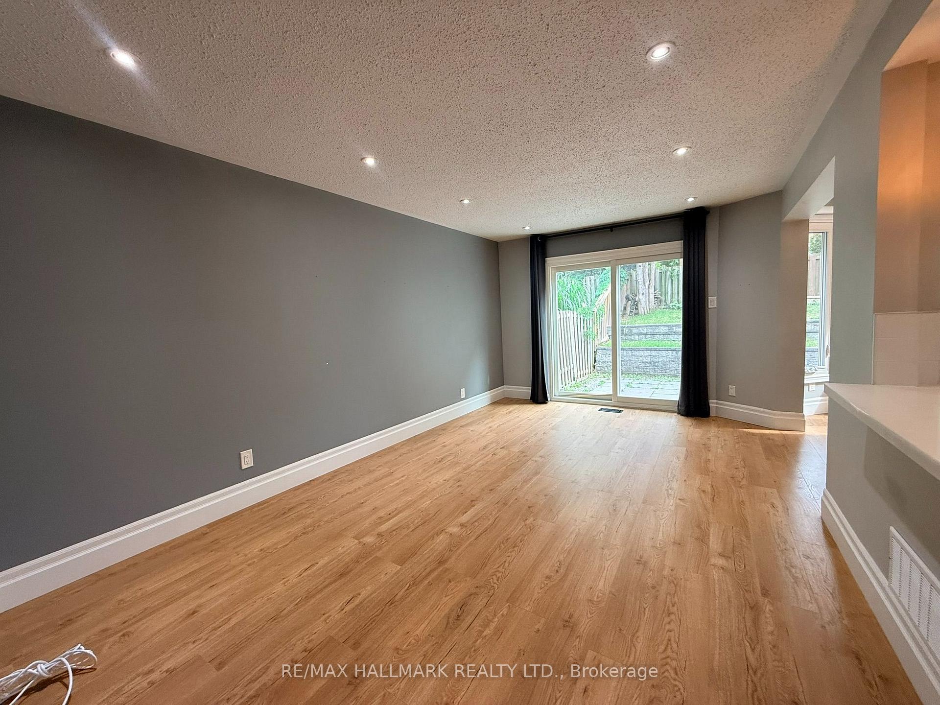 Photo 5 of 17 Old Wellington Street, Markham, Bullock — HOMEH
