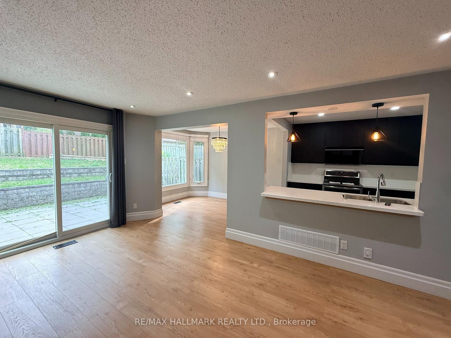 Photo 7 of 17 Old Wellington Street, Markham, Bullock — HOMEH