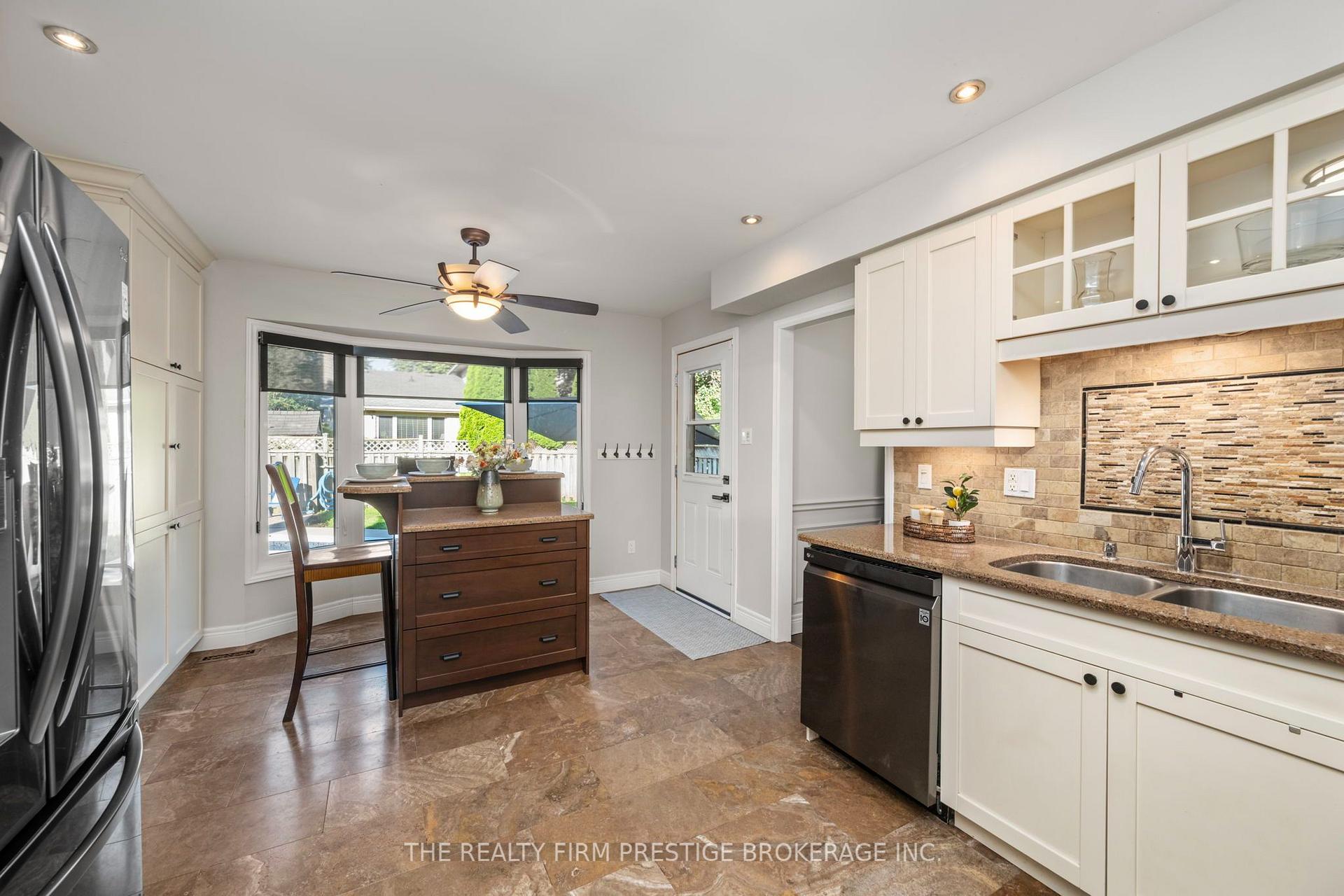 Photo 11 of 49 Whisperwood Crescent, London, South K — HOMEH