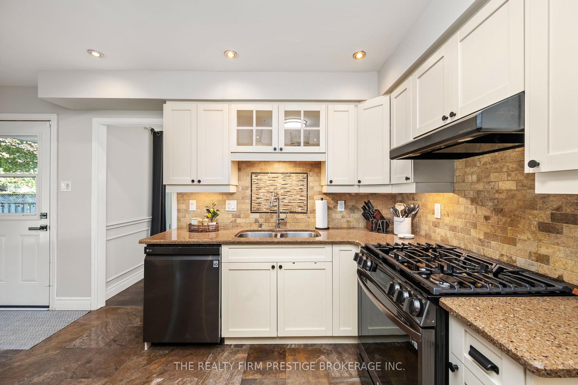 Photo 12 of 49 Whisperwood Crescent, London, South K — HOMEH