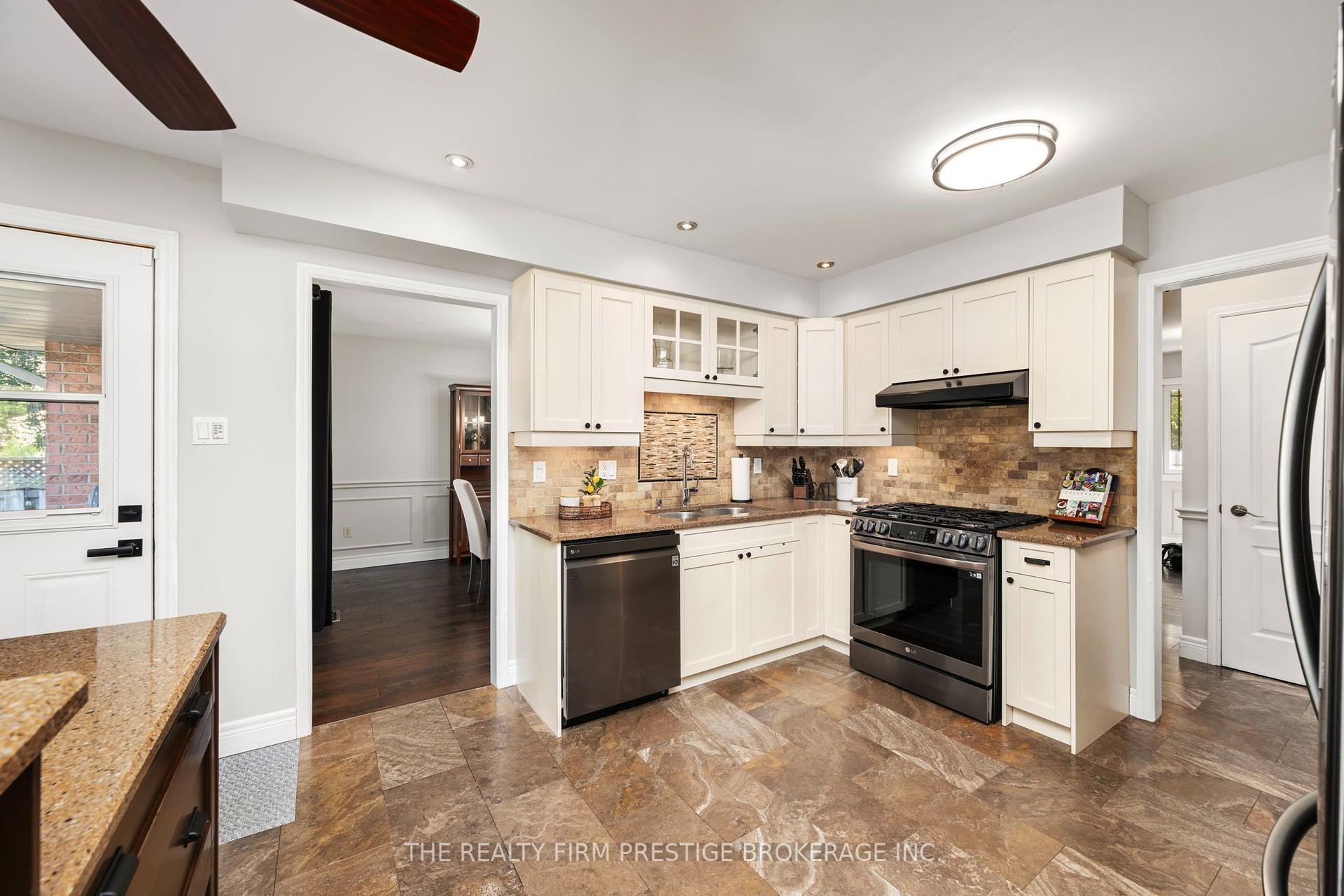 Photo 13 of 49 Whisperwood Crescent, London, South K — HOMEH
