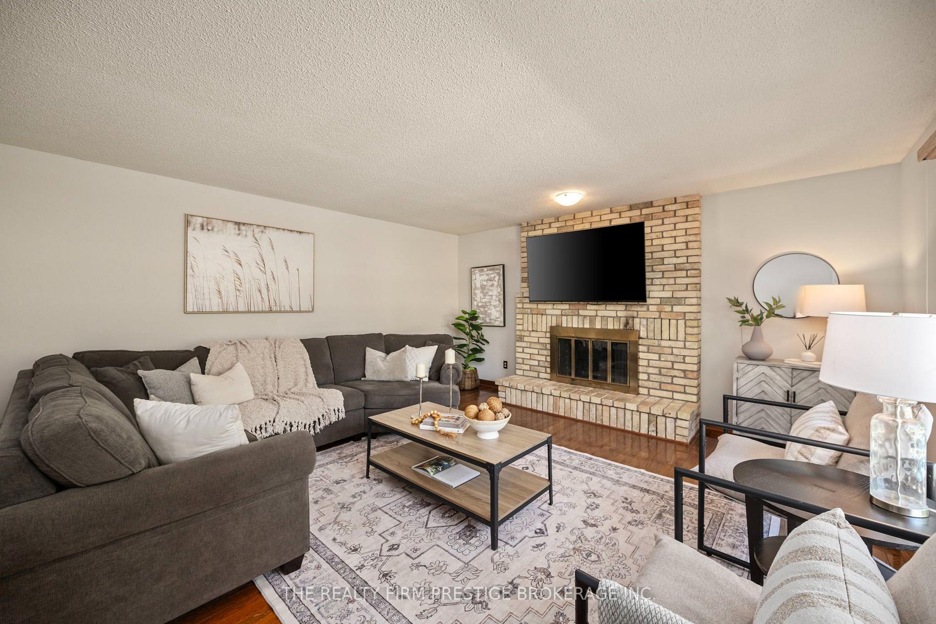 Photo 14 of 49 Whisperwood Crescent, London, South K — HOMEH