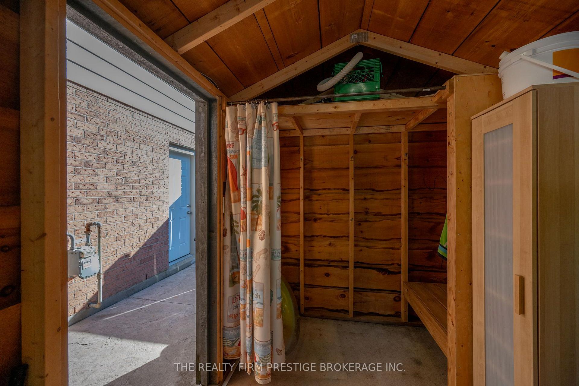 Photo 35 of 49 Whisperwood Crescent, London, South K — HOMEH