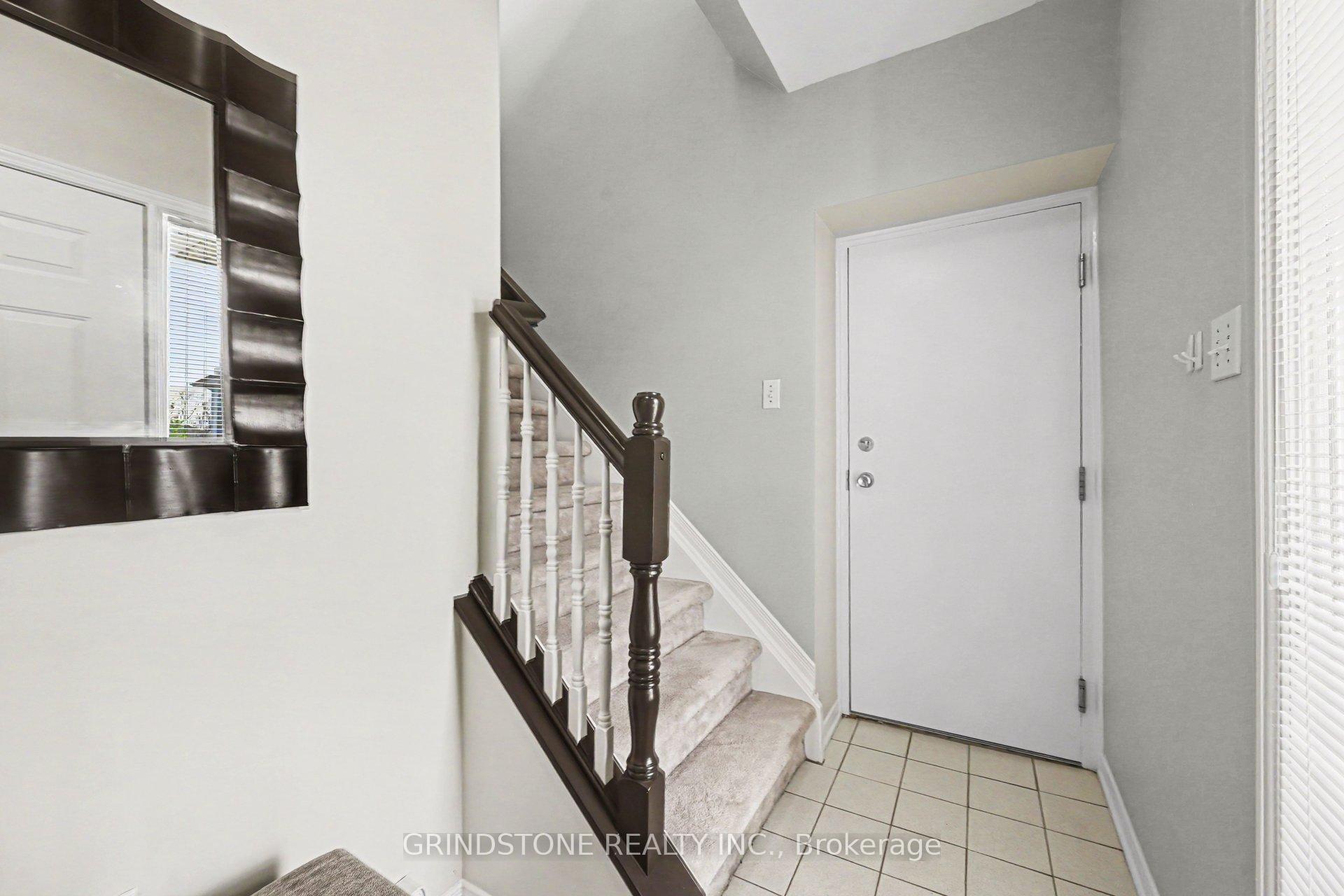 Photo 4 of 100 Robson Court, Ottawa, Kanata - Kanata Lakes/Heritage Hills — HOMEH