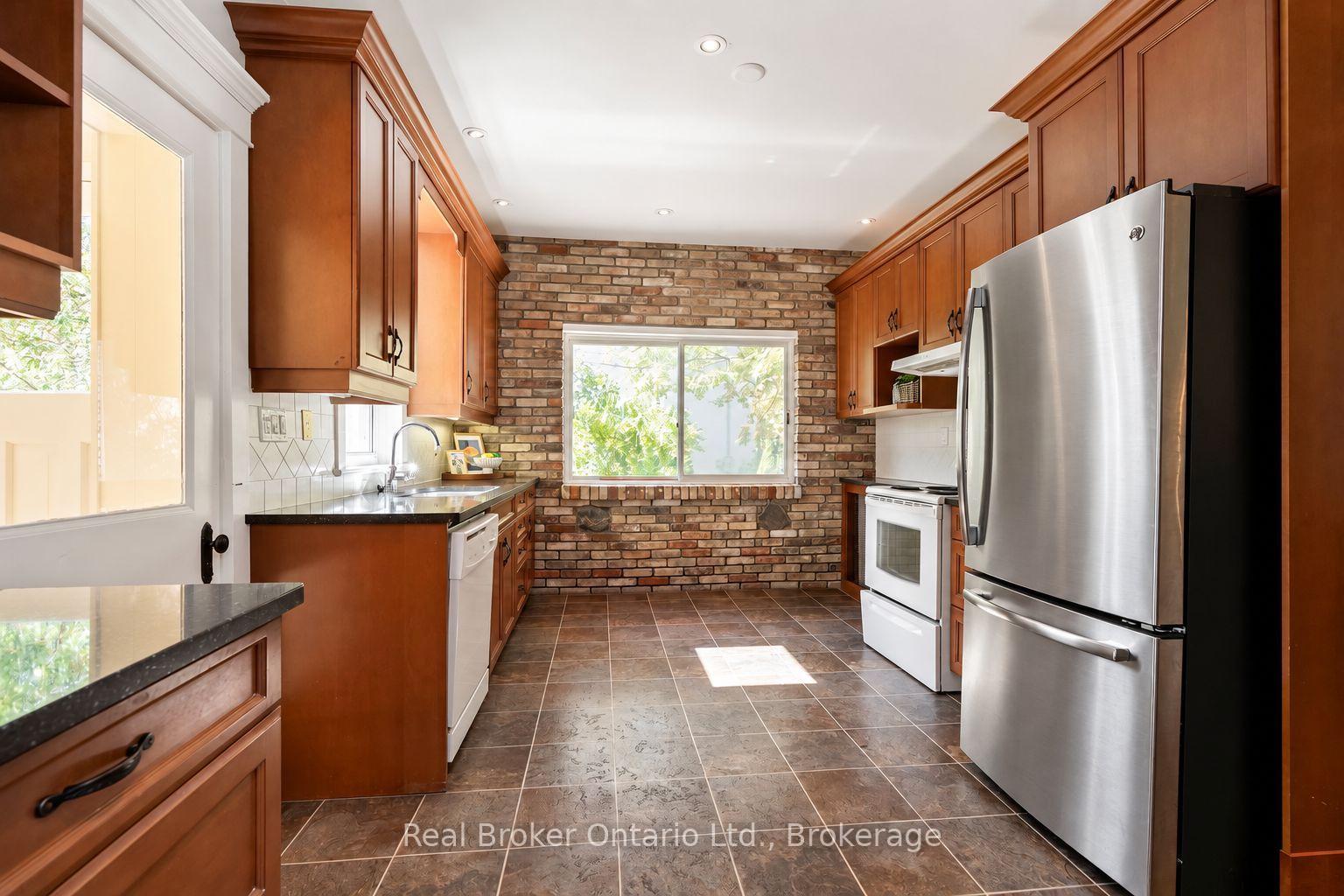Photo 19 of 87 Bond Street W, Kawartha Lakes, Lindsay — HOMEH