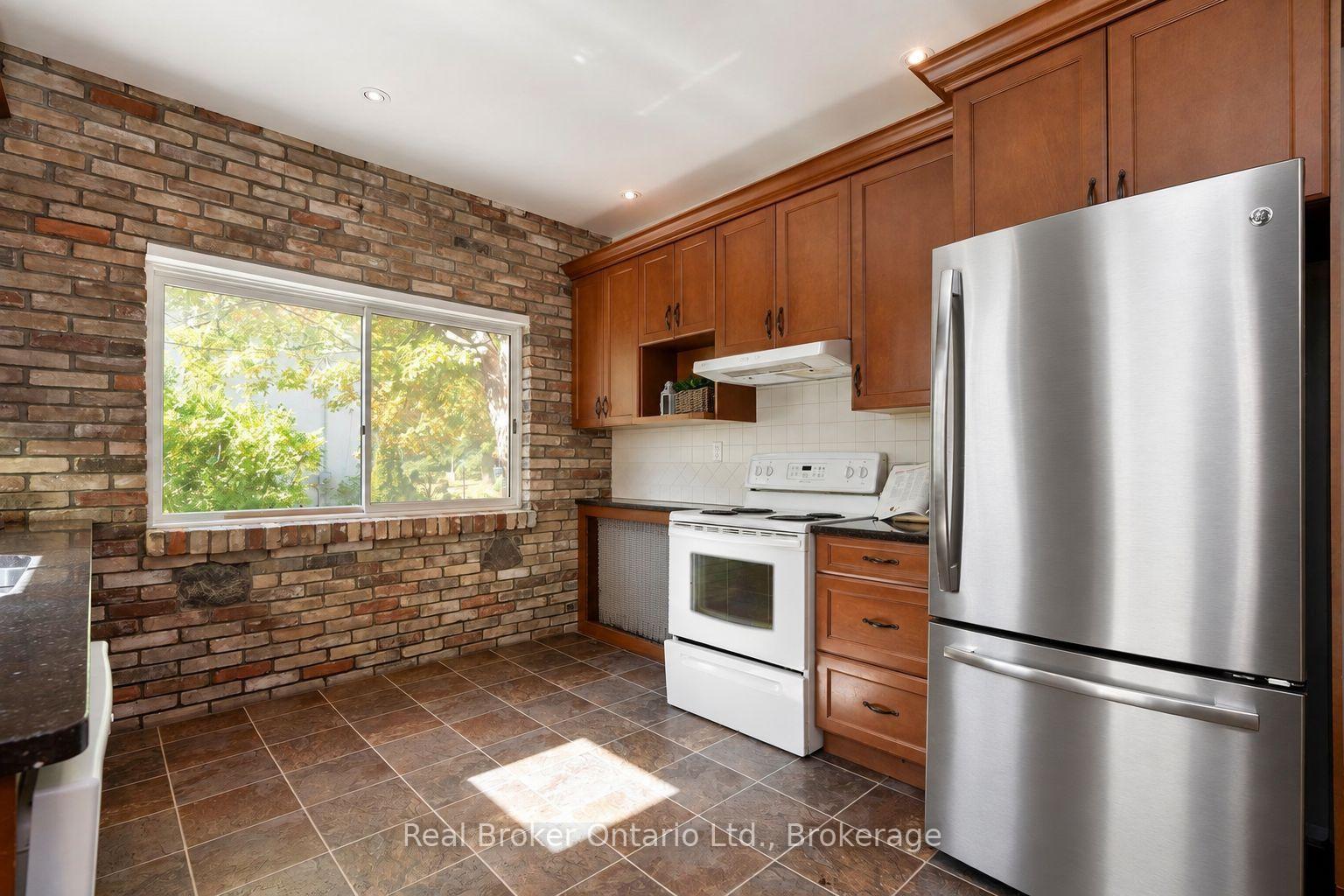 Photo 20 of 87 Bond Street W, Kawartha Lakes, Lindsay — HOMEH