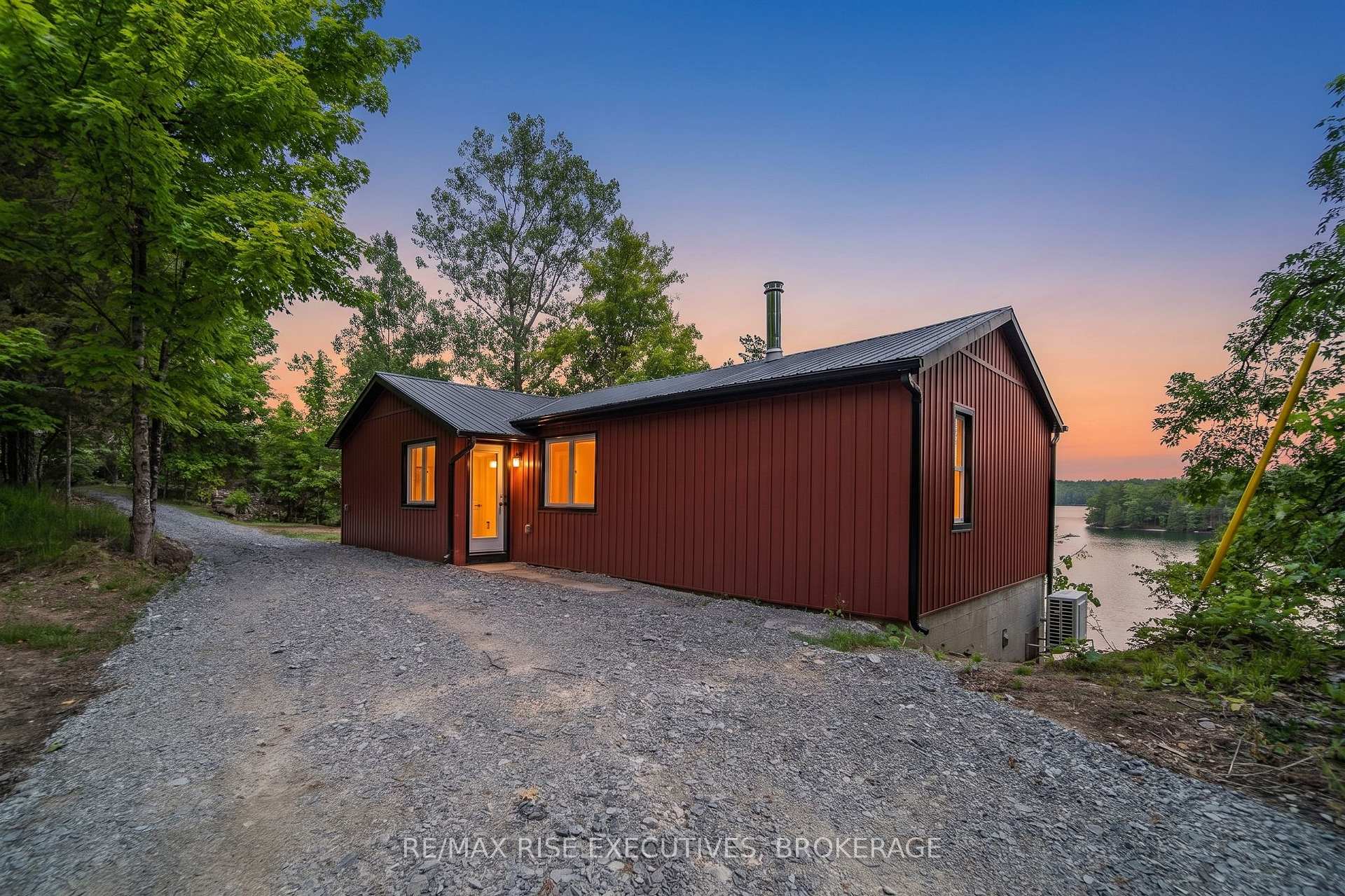 Photo 2 of 1040 Buckhorn Lane, Frontenac, Frontenac South — HOMEH